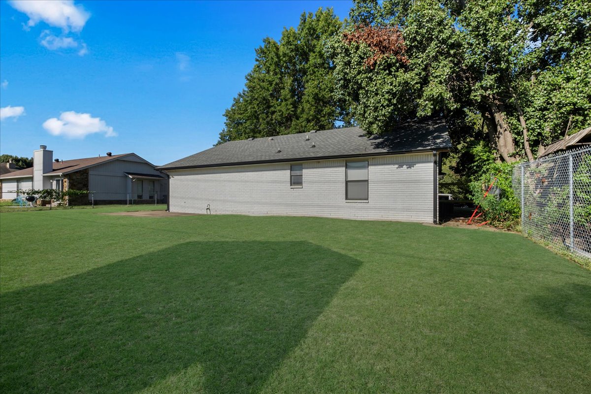 11435 S Douglas Avenue Property Photo 36