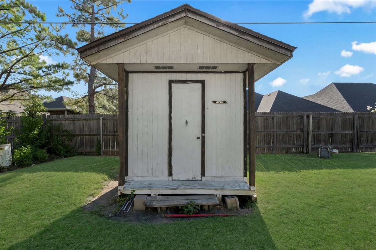 11435 S Douglas Avenue Property Photo 37