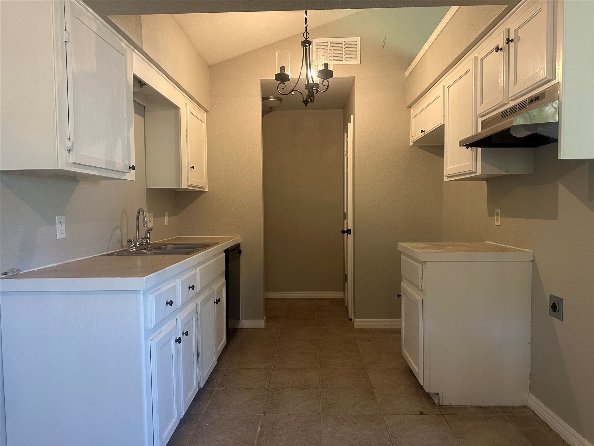 503 Quail Lake Drive Property Photo 5