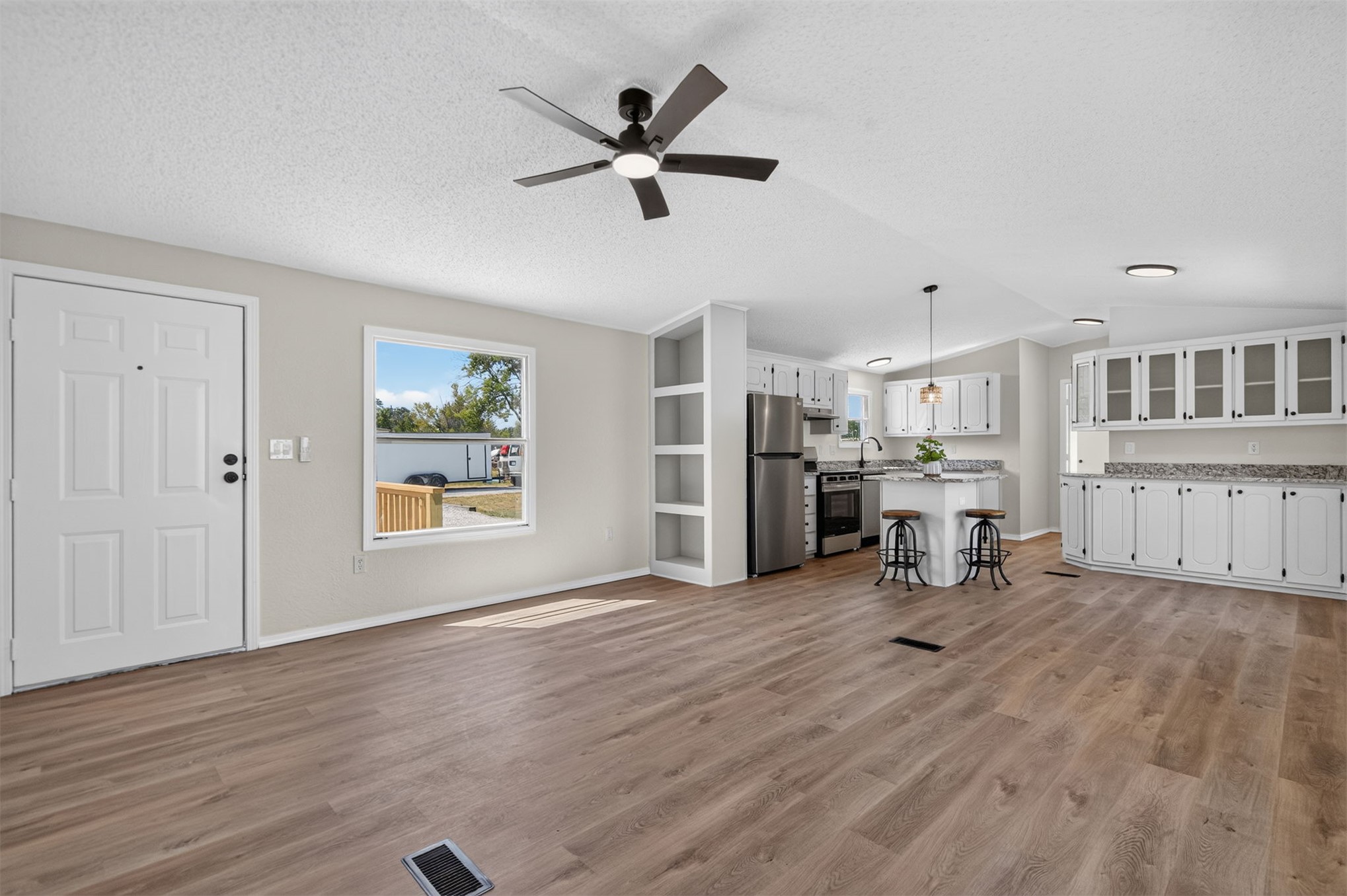 13771 S Lionel Avenue Property Photo 3