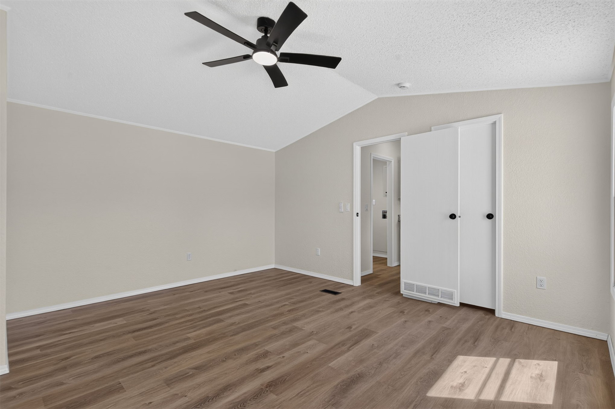 13771 S Lionel Avenue Property Photo 11