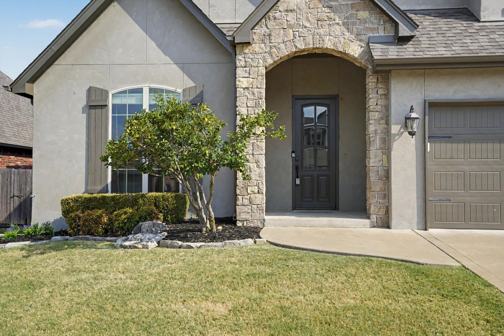 5831 E 145th Place S Property Photo 2