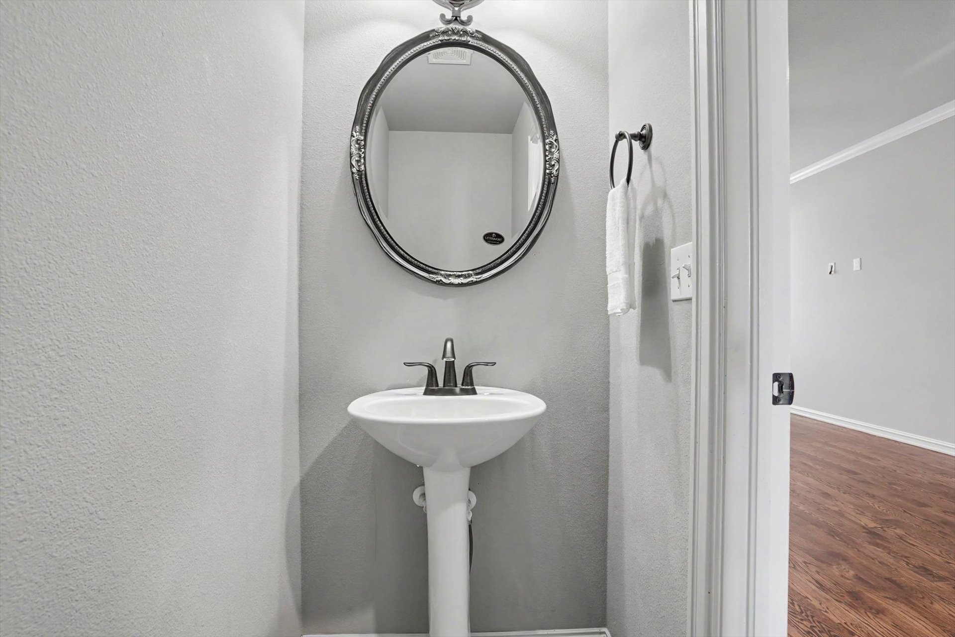 5831 E 145th Place S Property Photo 29