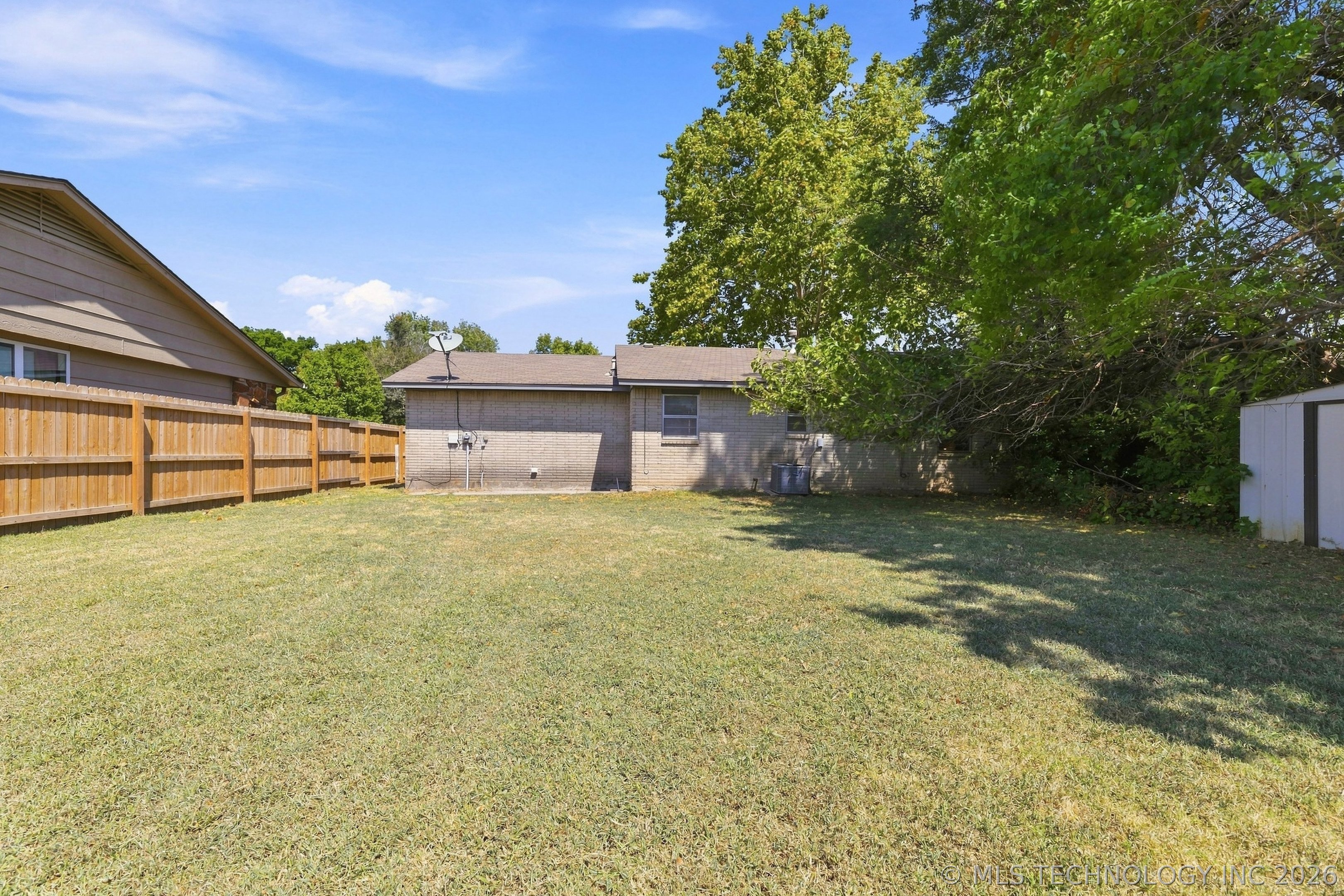 1929 W Vandalia Street Property Photo 20