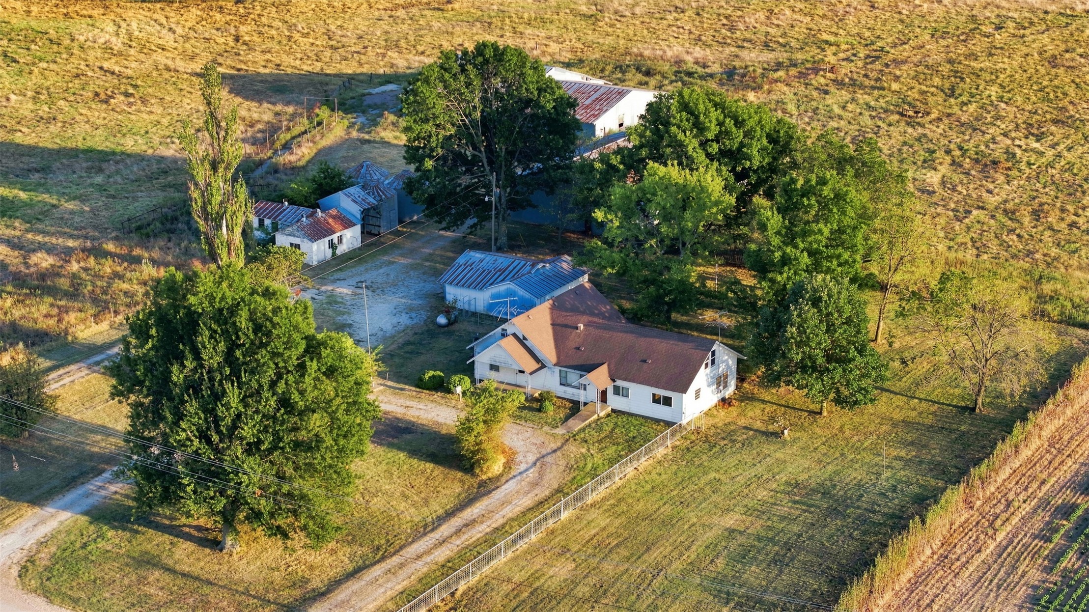 447167 E 280 Road Property Photo 1