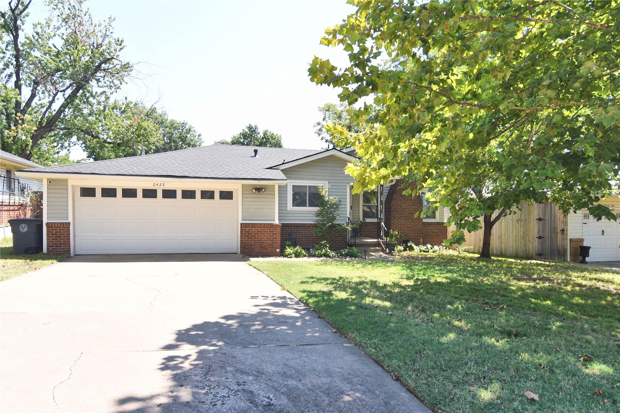 2423 S Knoxville Avenue Property Photo 2