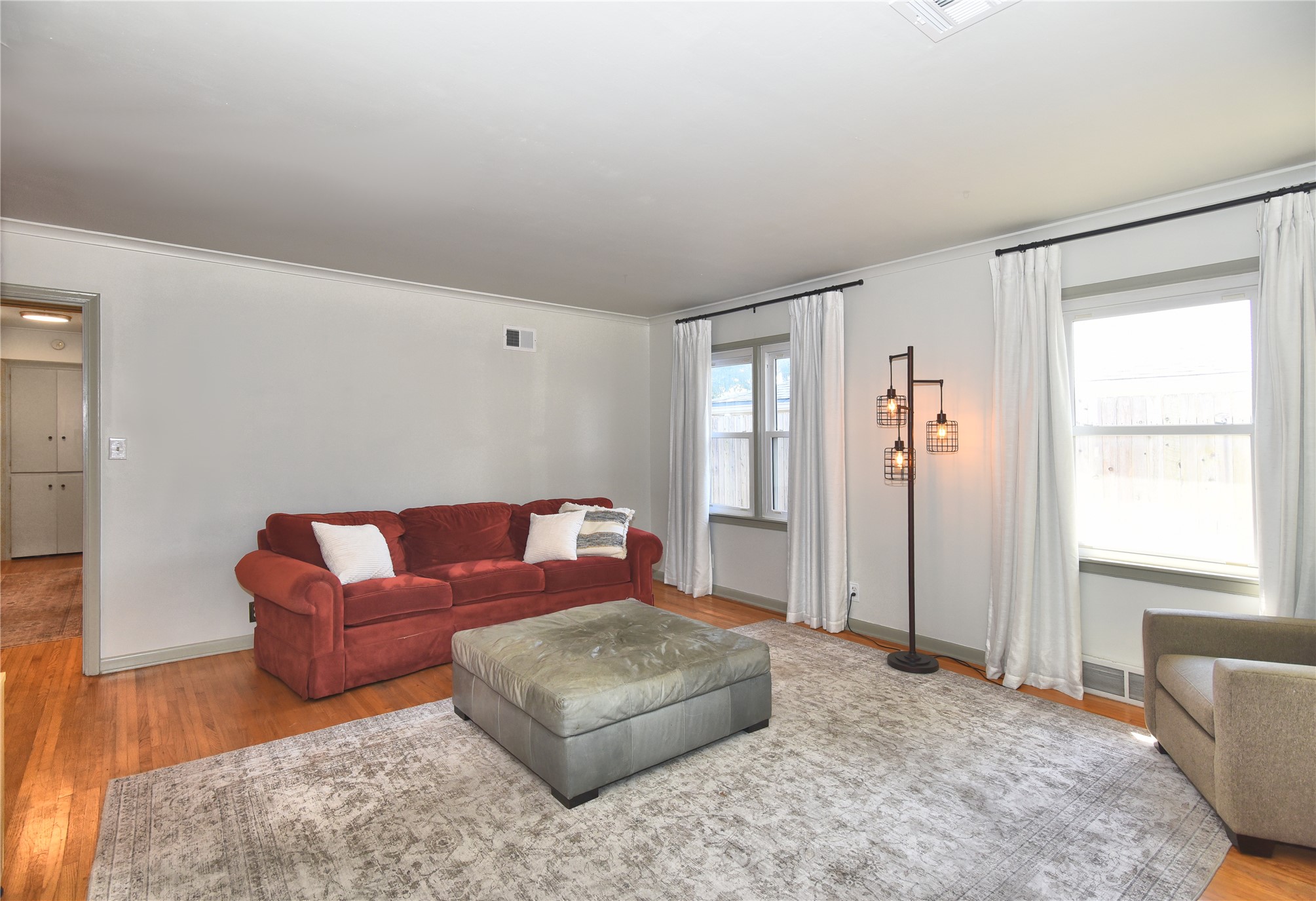 2423 S Knoxville Avenue Property Photo 8