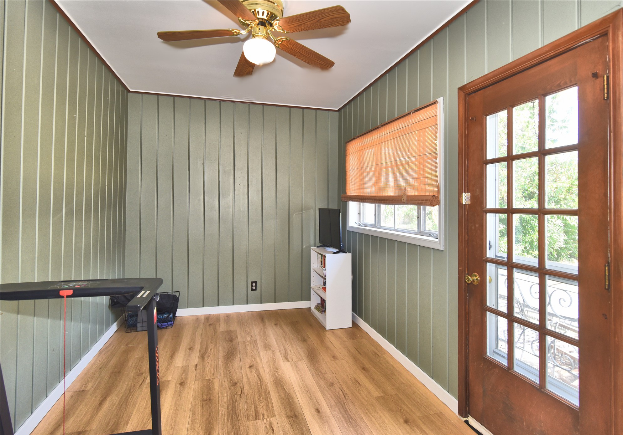 2423 S Knoxville Avenue Property Photo 12