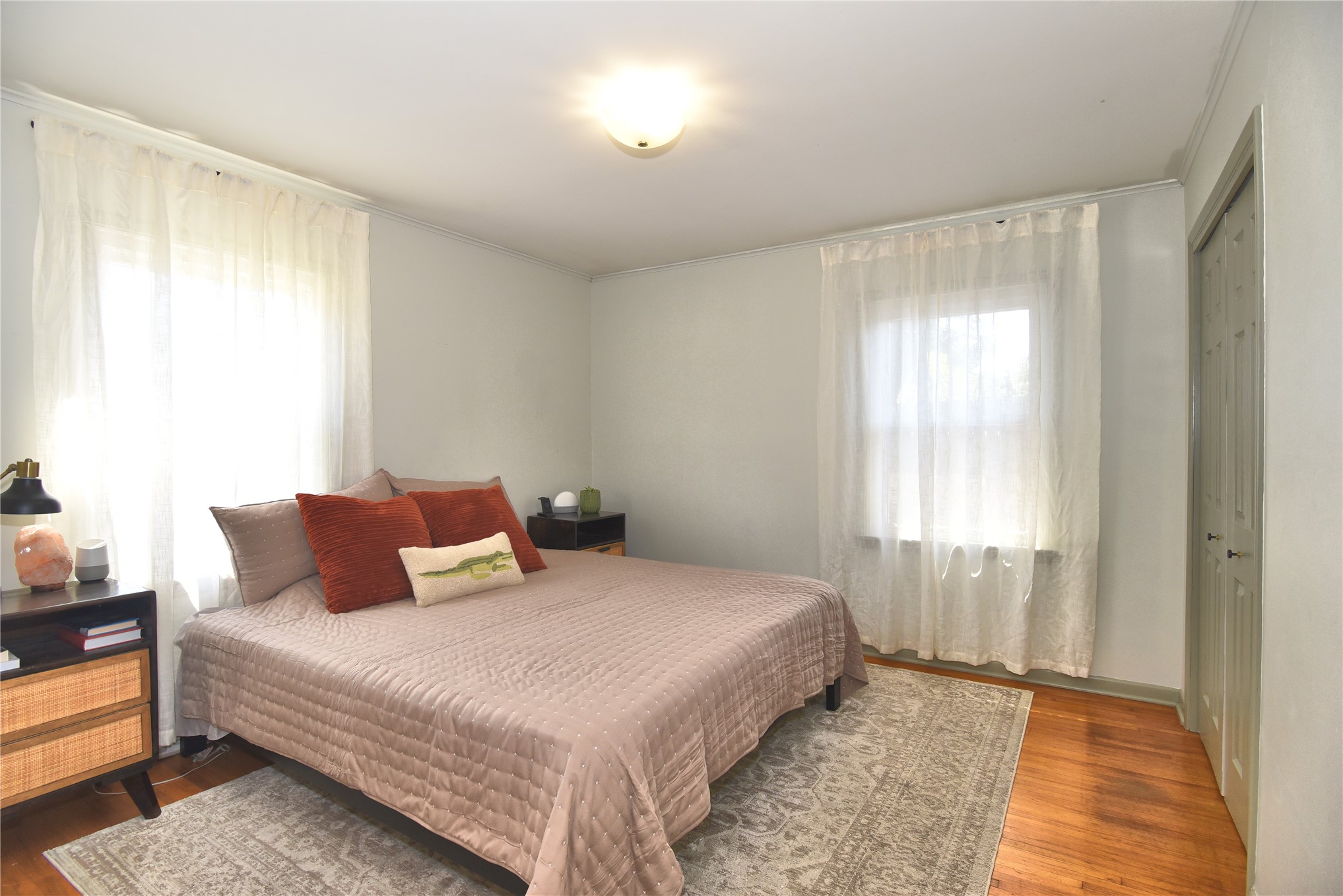 2423 S Knoxville Avenue Property Photo 16