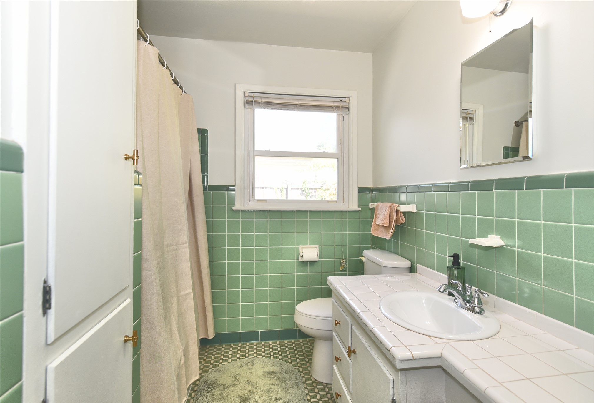 2423 S Knoxville Avenue Property Photo 20