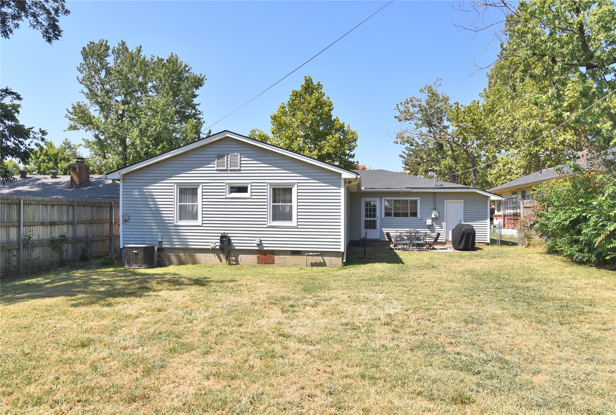 2423 S Knoxville Avenue Property Photo 35