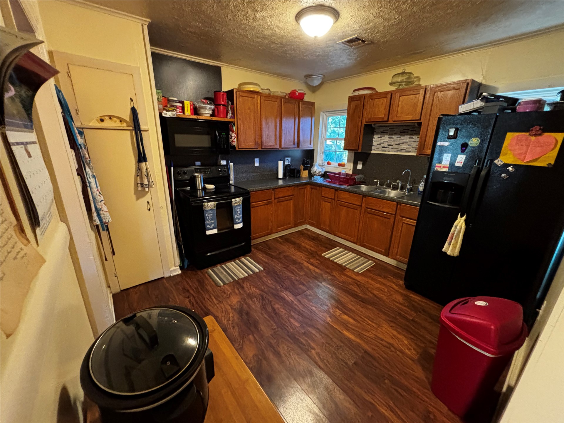 3001 Garland Property Photo 6