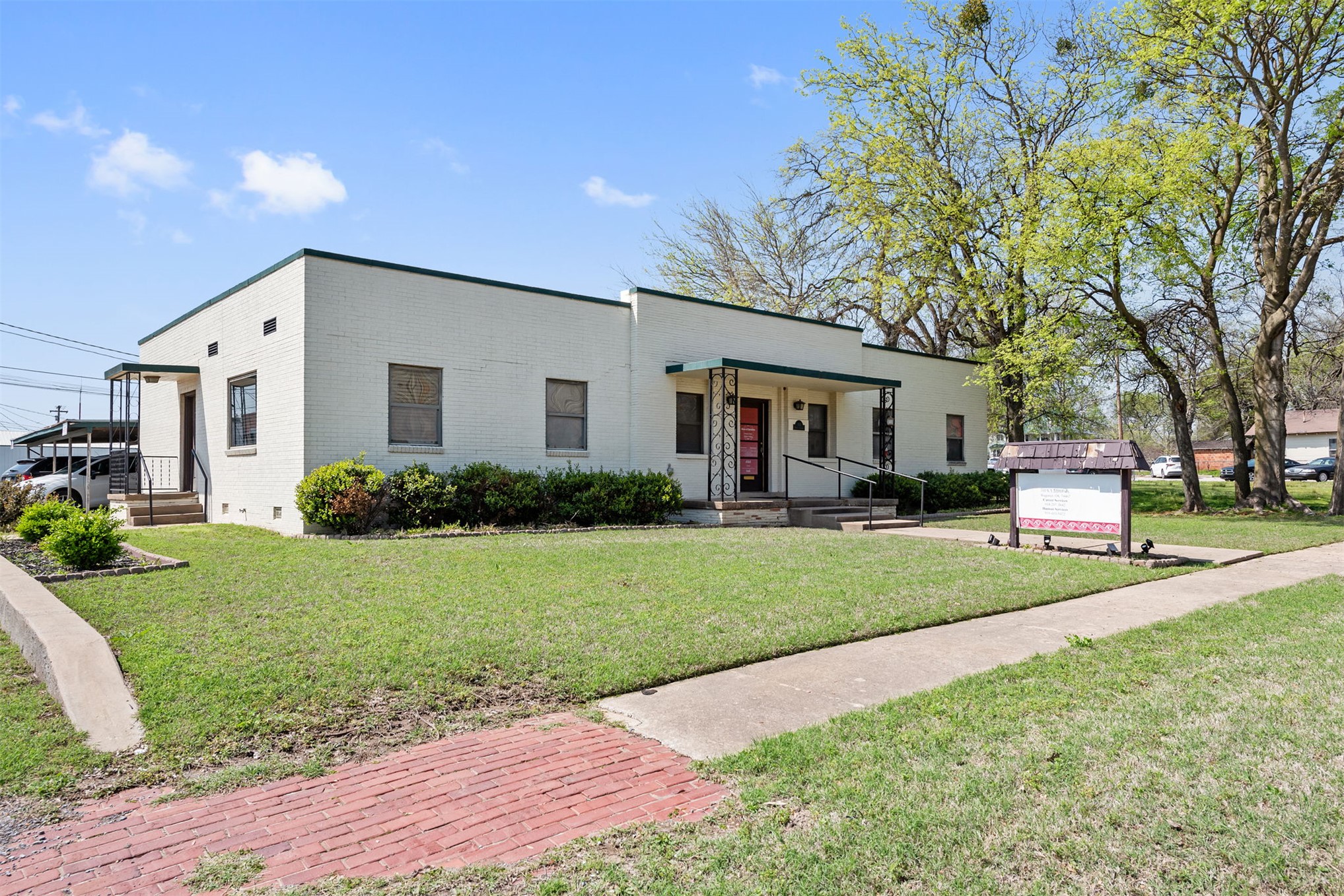 109 N Casaver Avenue Property Photo 4