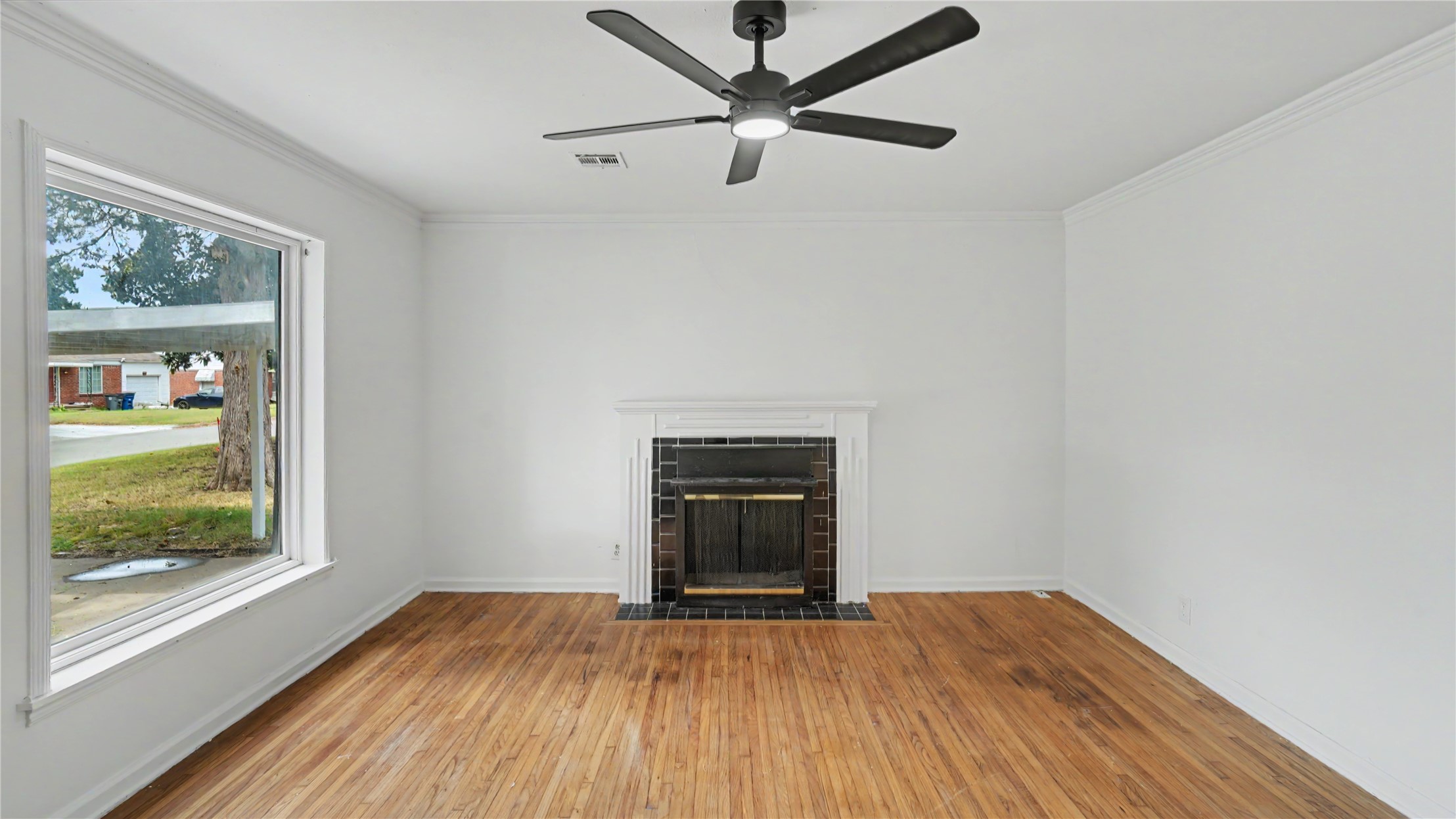 925 S Richmond Avenue Property Photo 3