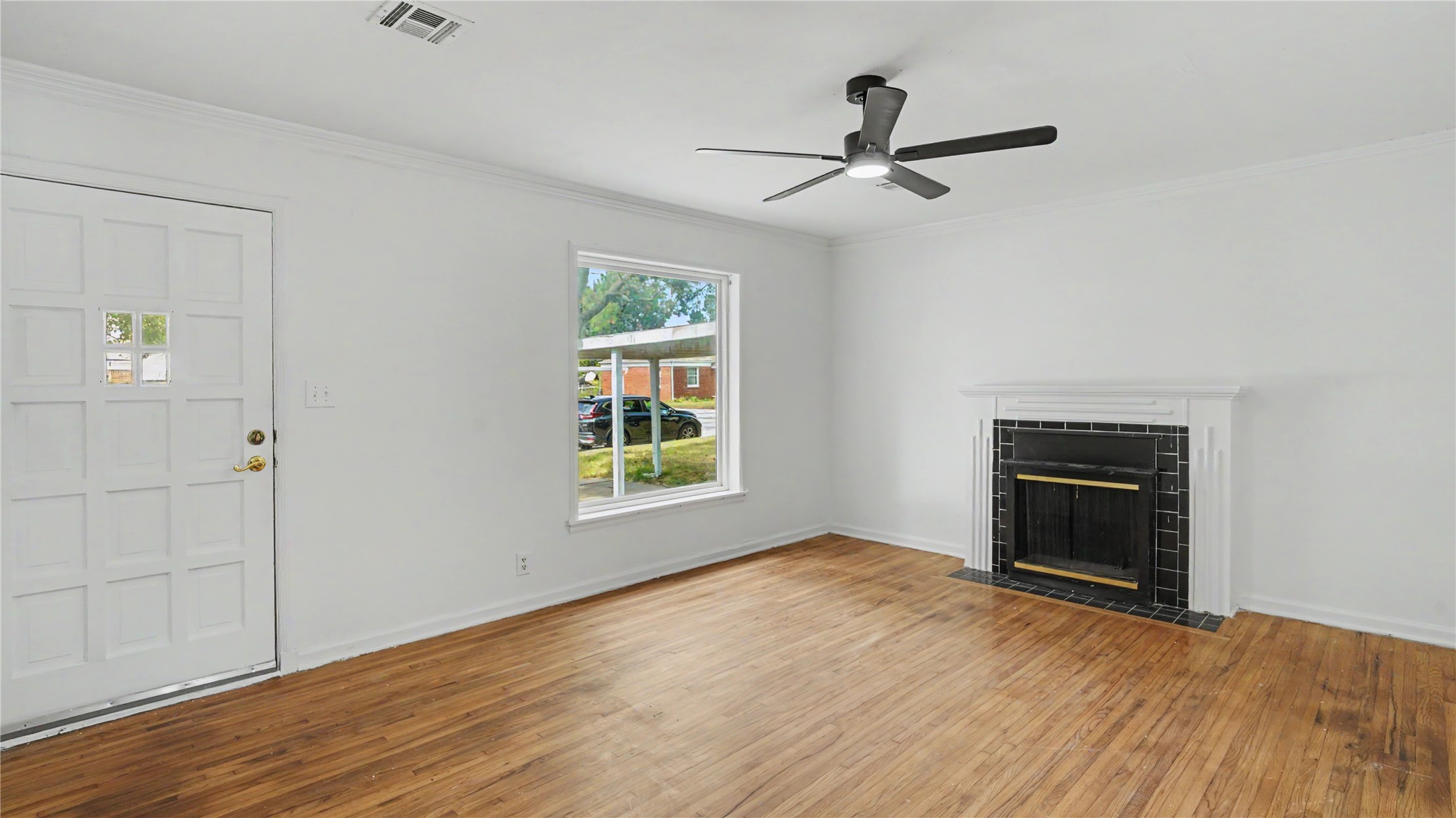 925 S Richmond Avenue Property Photo 4
