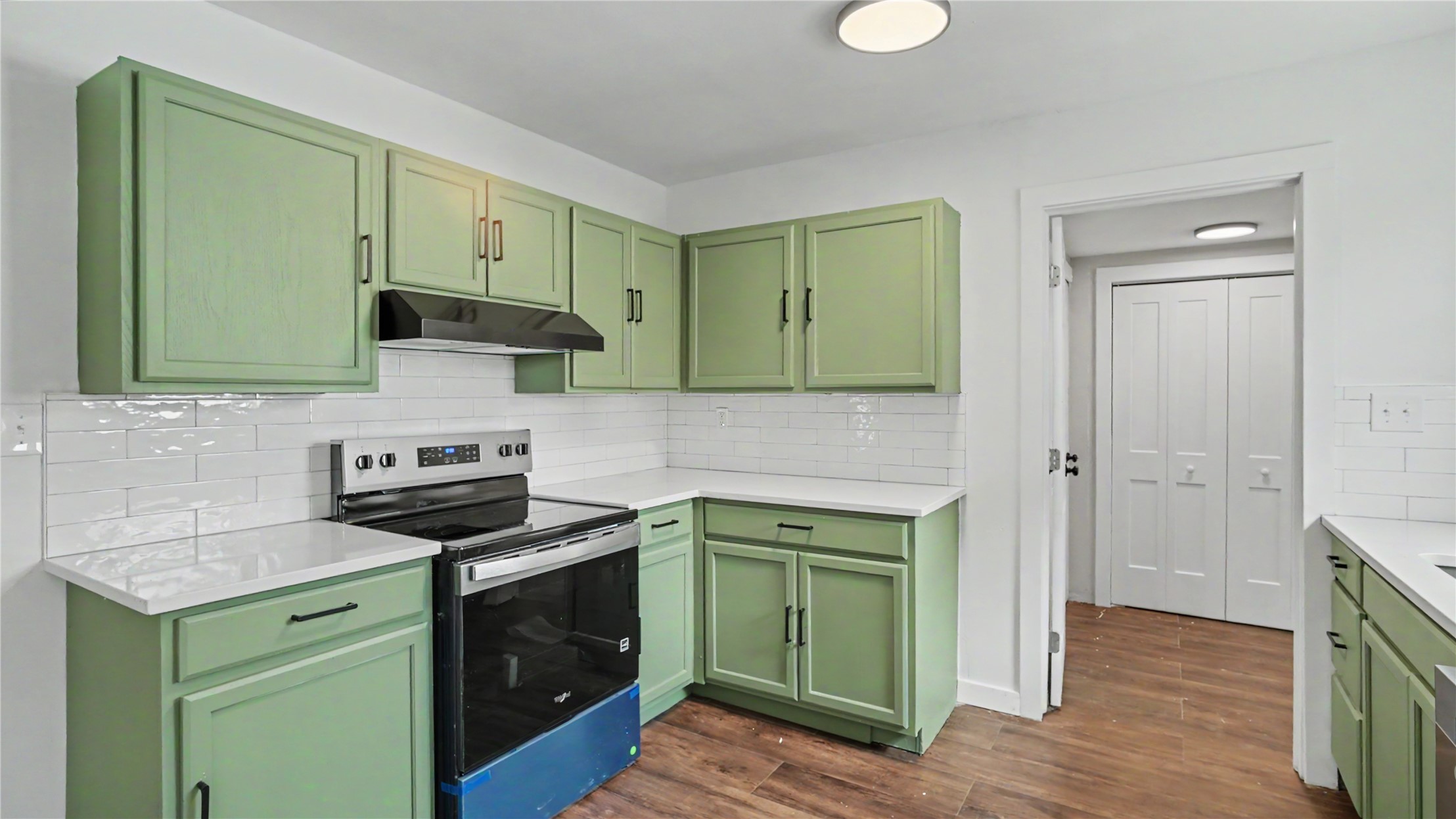 925 S Richmond Avenue Property Photo 7
