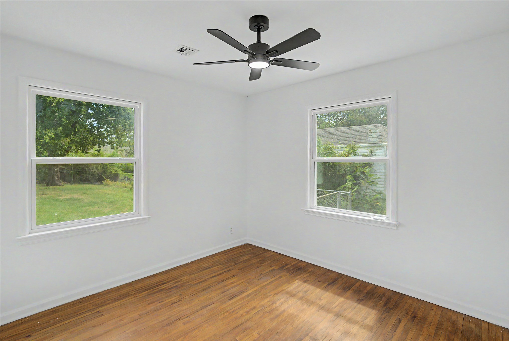 925 S Richmond Avenue Property Photo 8