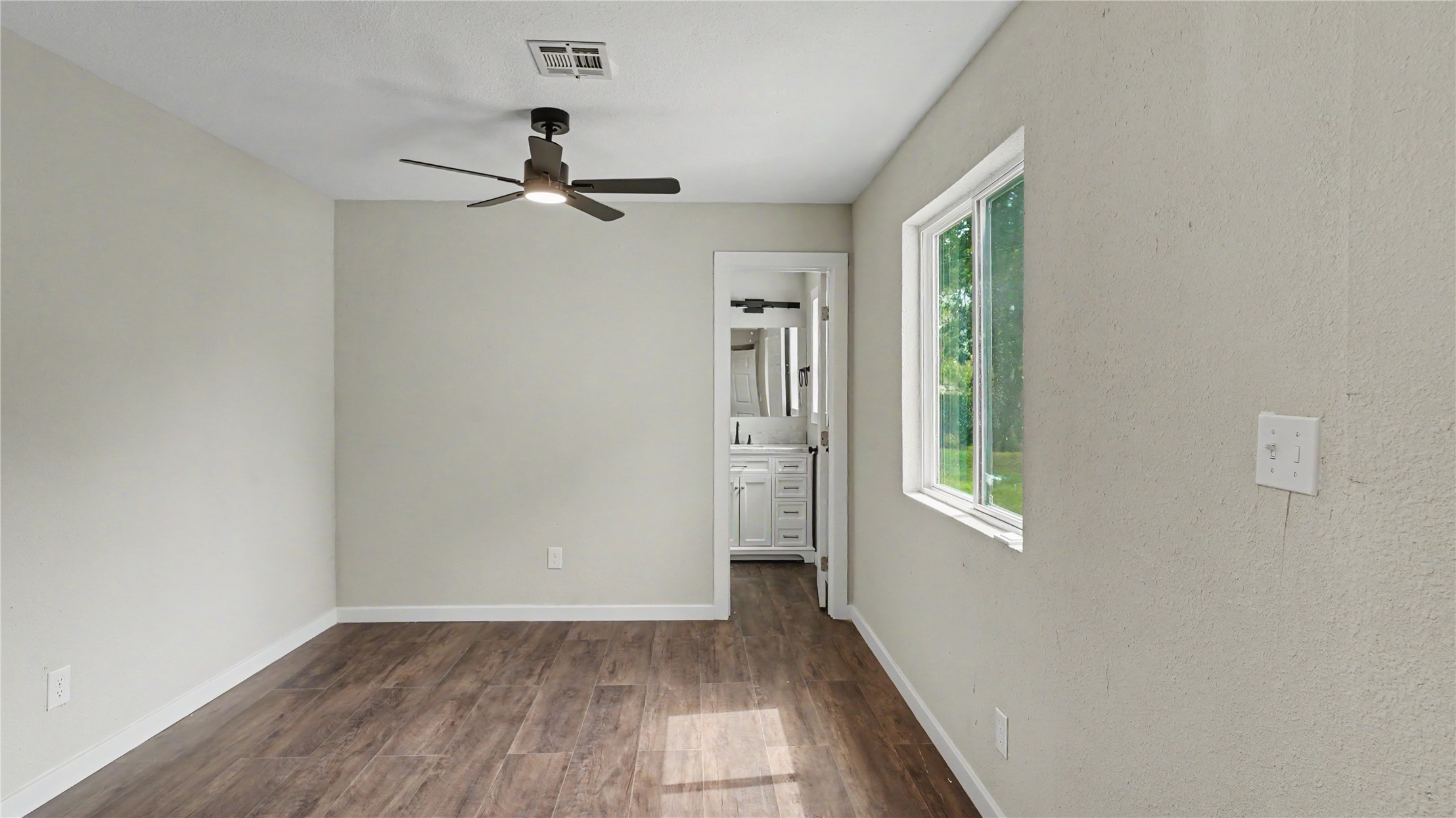 925 S Richmond Avenue Property Photo 12