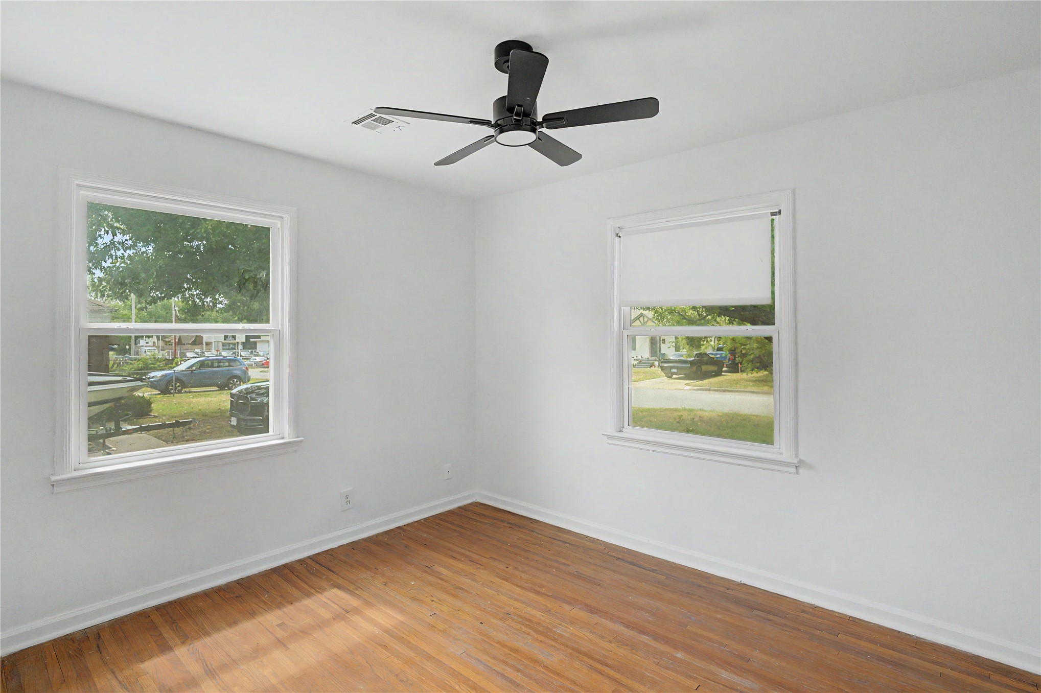 925 S Richmond Avenue Property Photo 13
