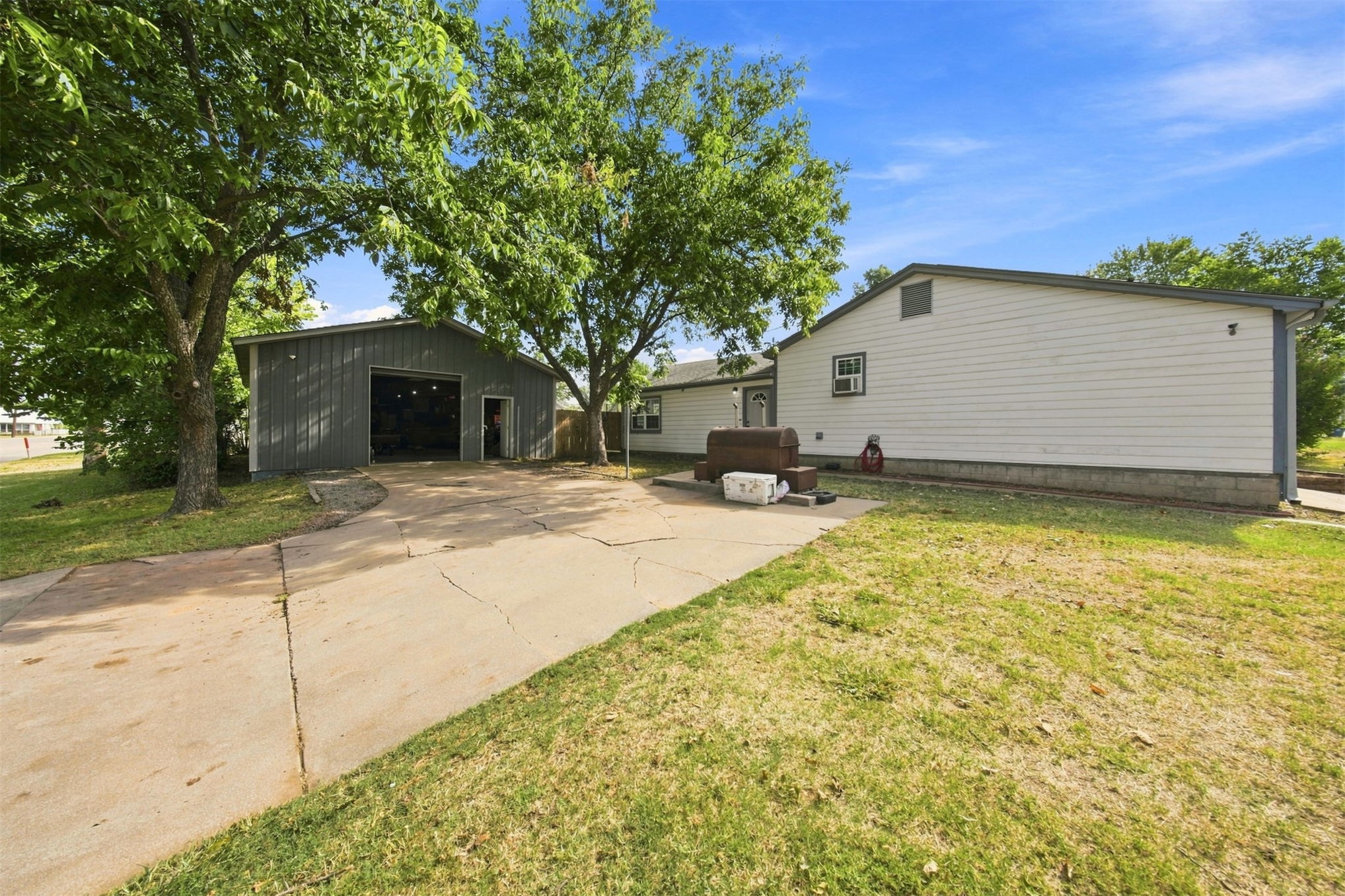 1408 E Cherry Street E Property Photo 2