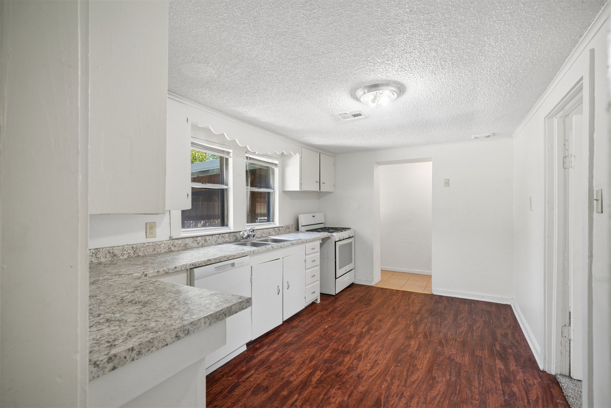 605 N 10th Street Property Photo 5