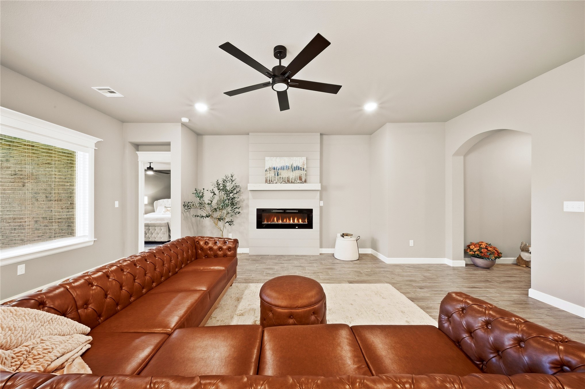 209 W Broadway Street Property Photo 7