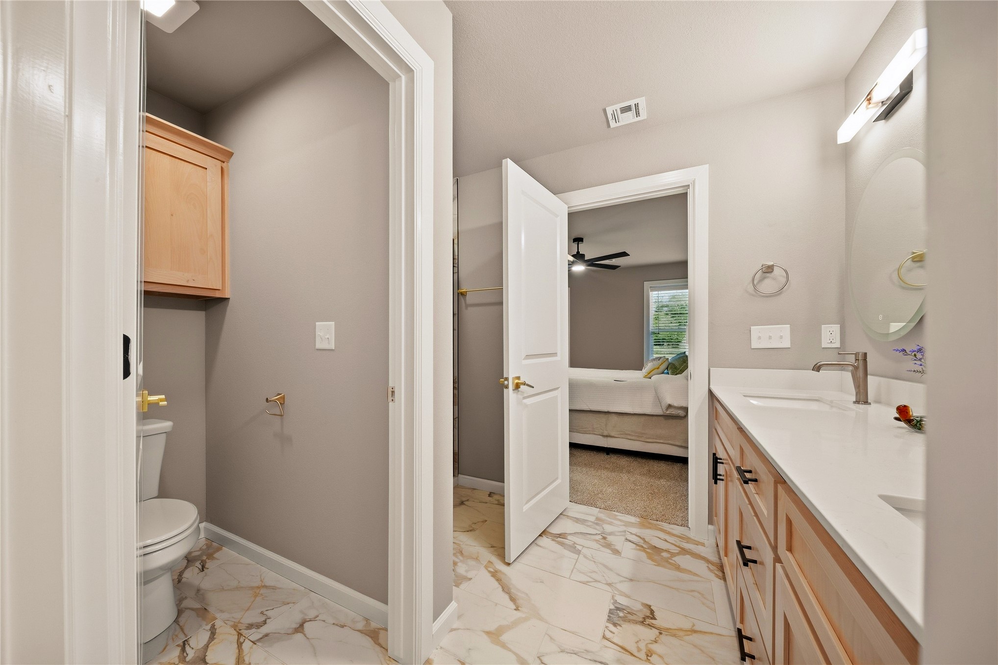 209 W Broadway Street Property Photo 24