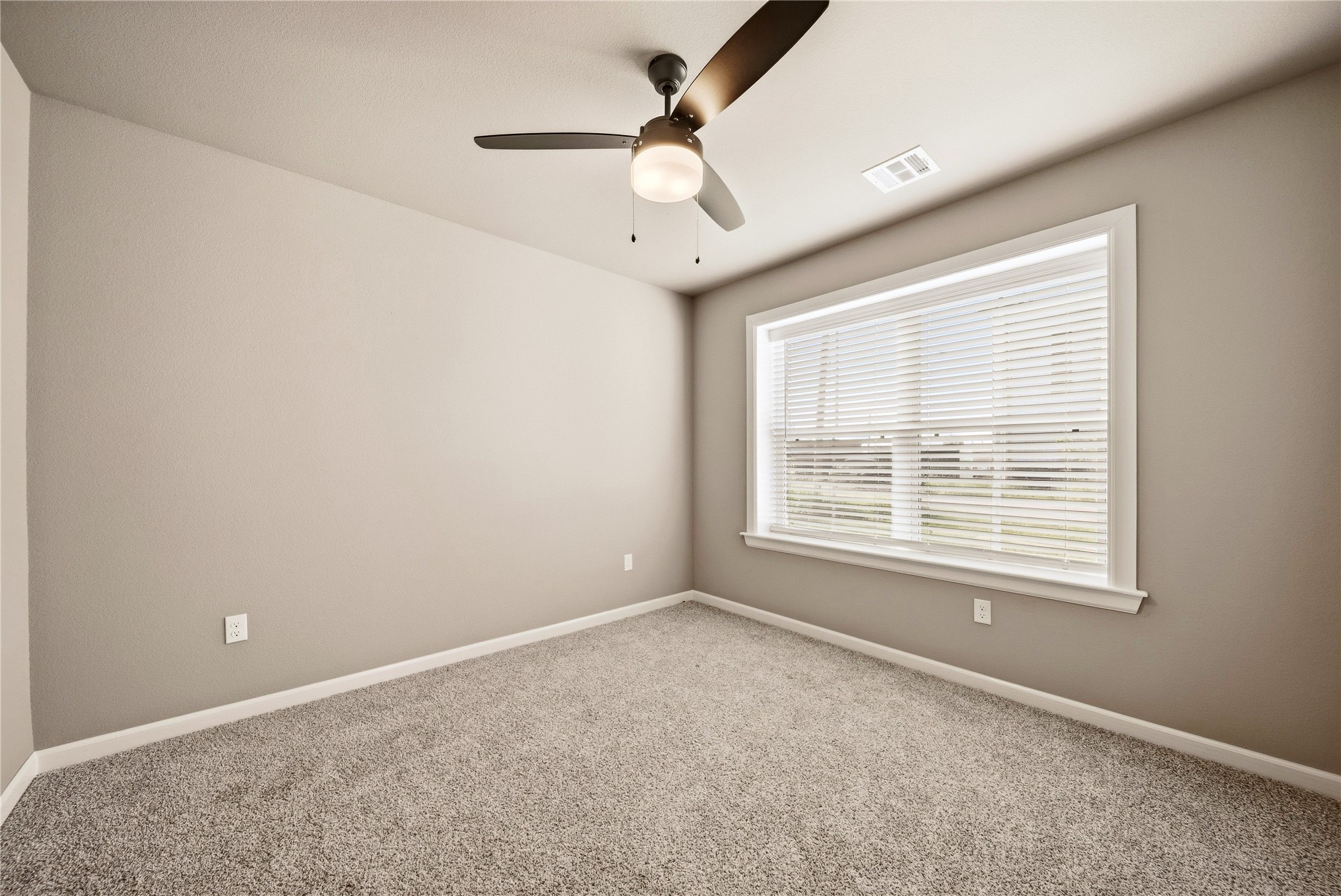 209 W Broadway Street Property Photo 32