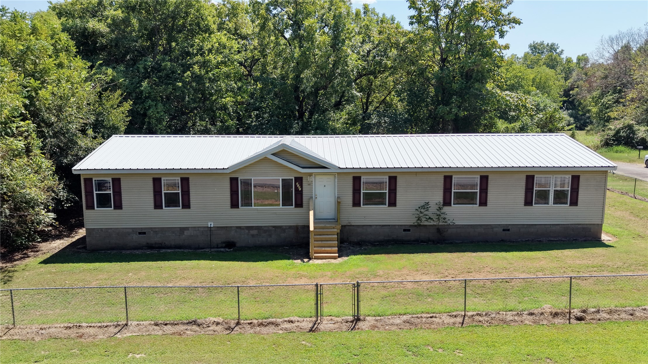 2131 Maryland Avenue Property Photo 2