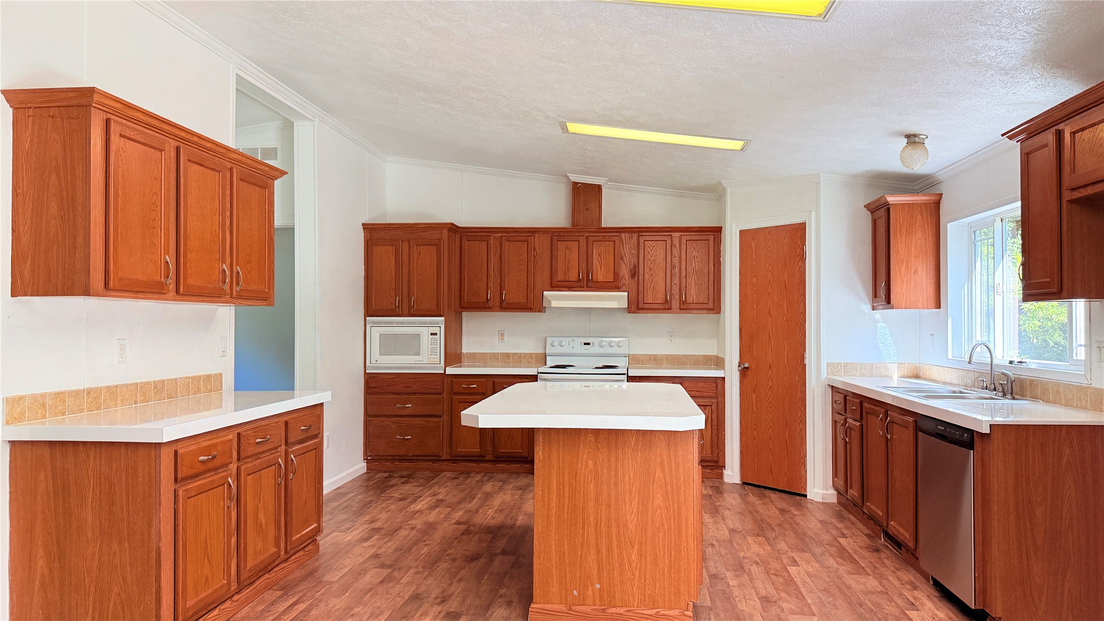 2131 Maryland Avenue Property Photo 21