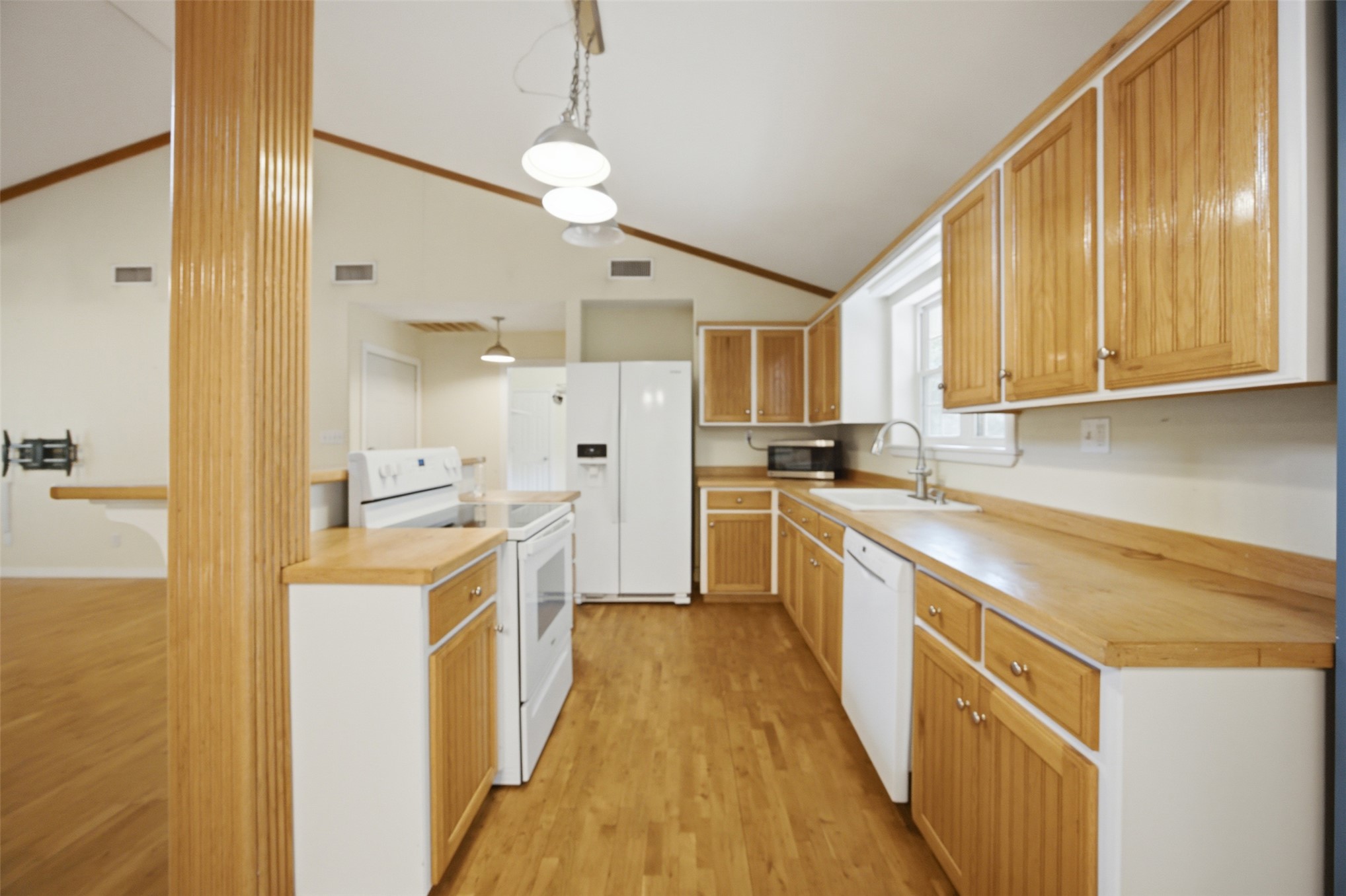 800 Linn Property Photo 8