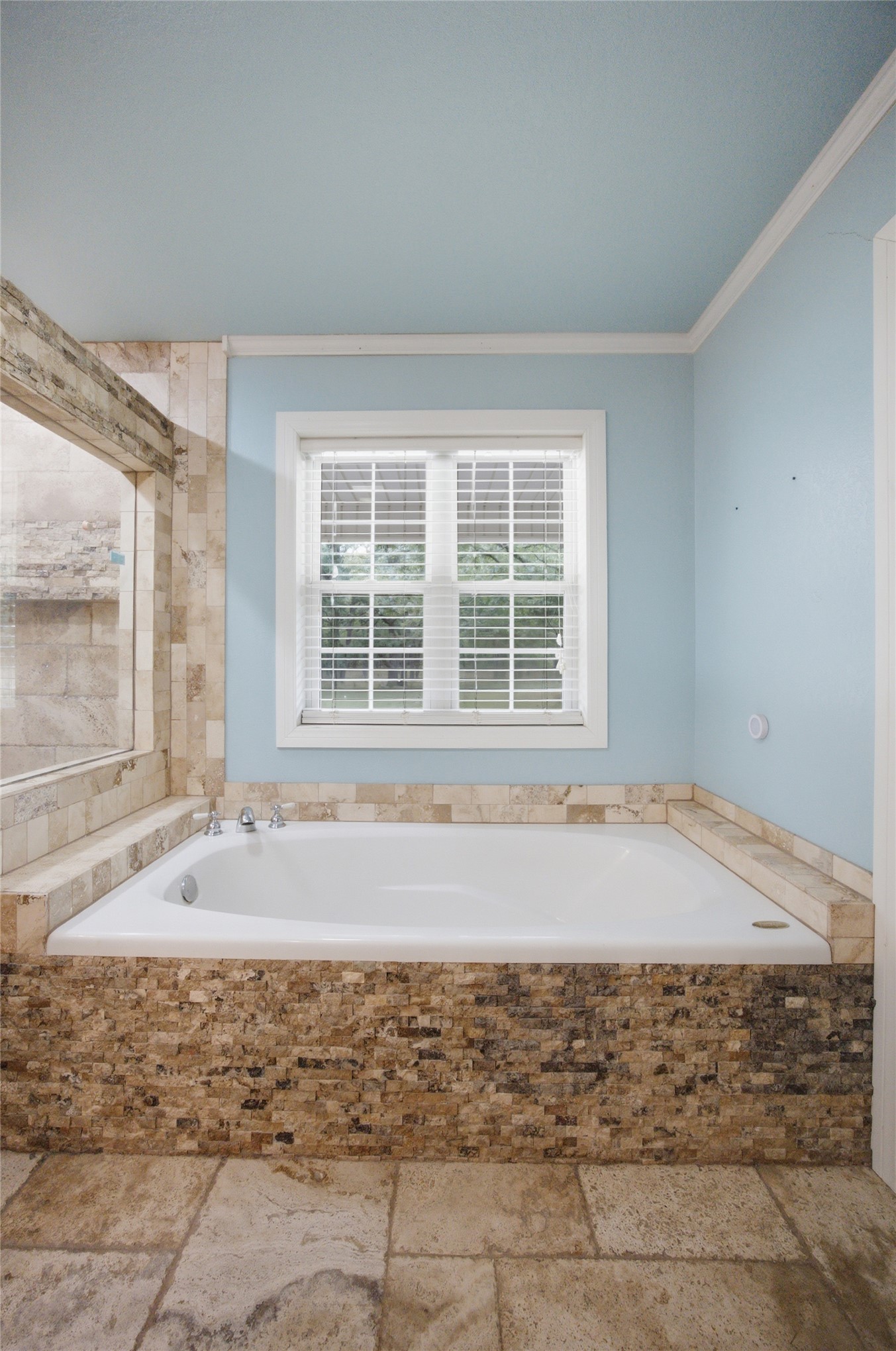 800 Linn Property Photo 31