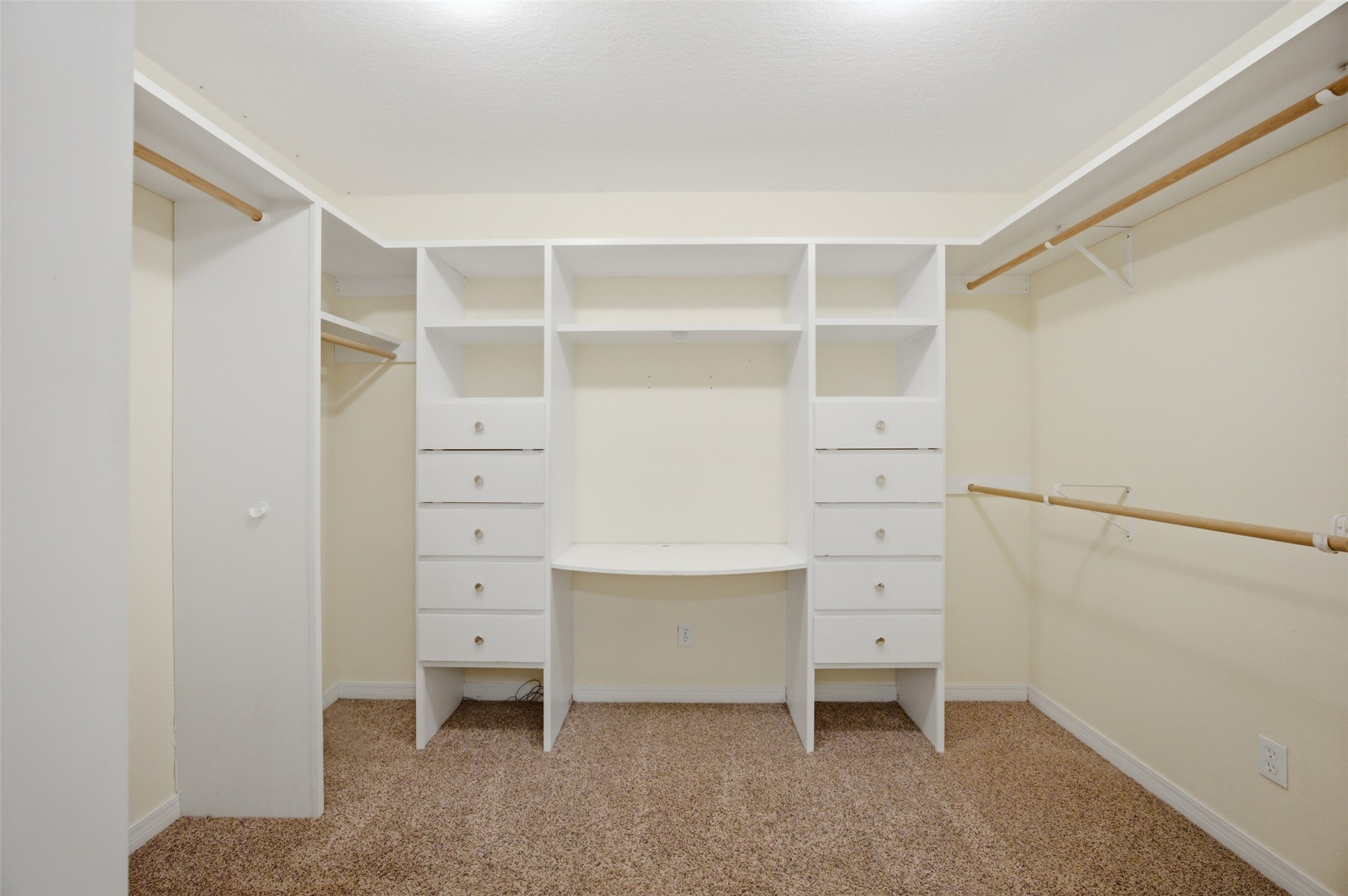 800 Linn Property Photo 32