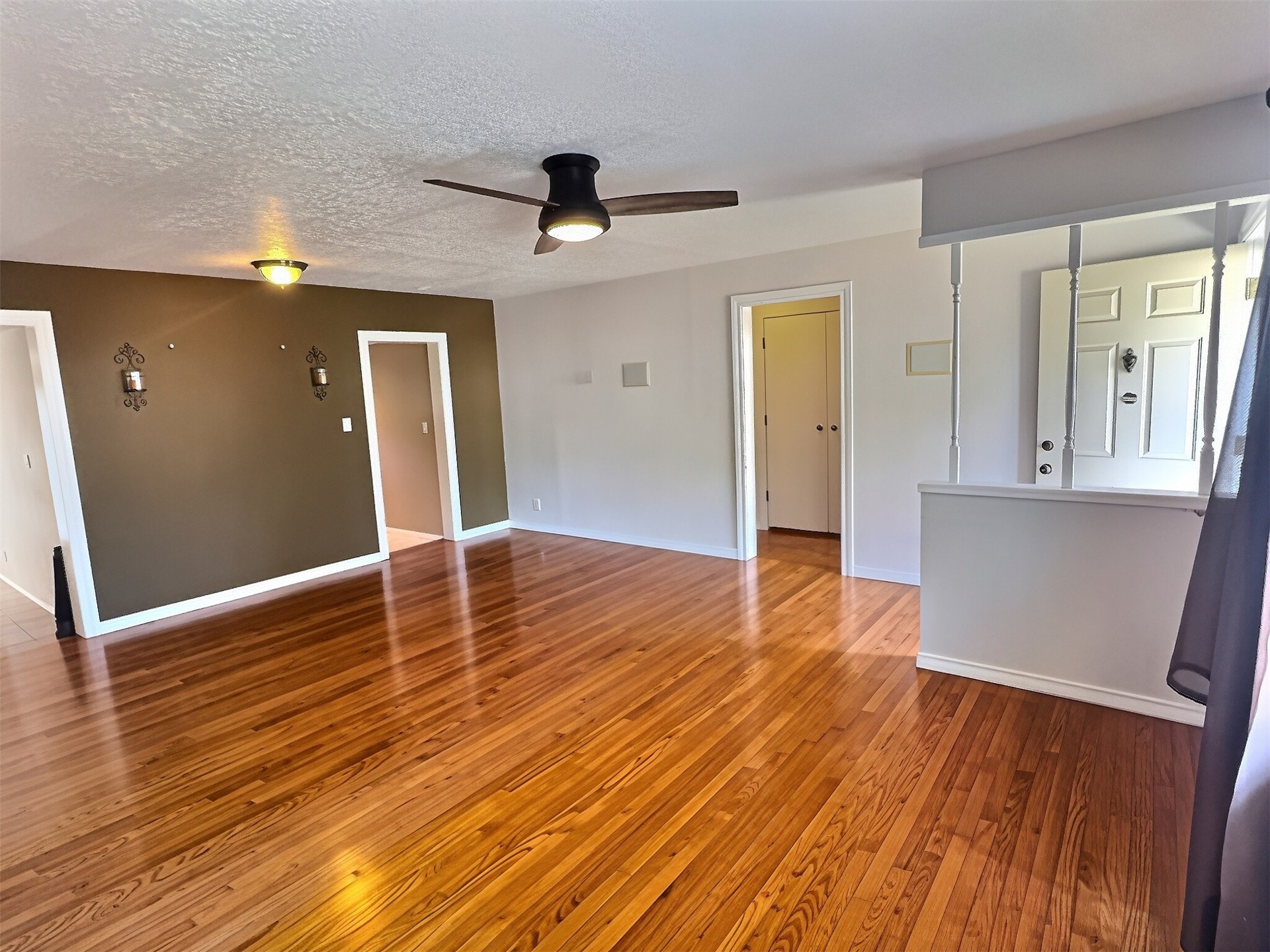 1017 N New Haven Avenue Property Photo 3