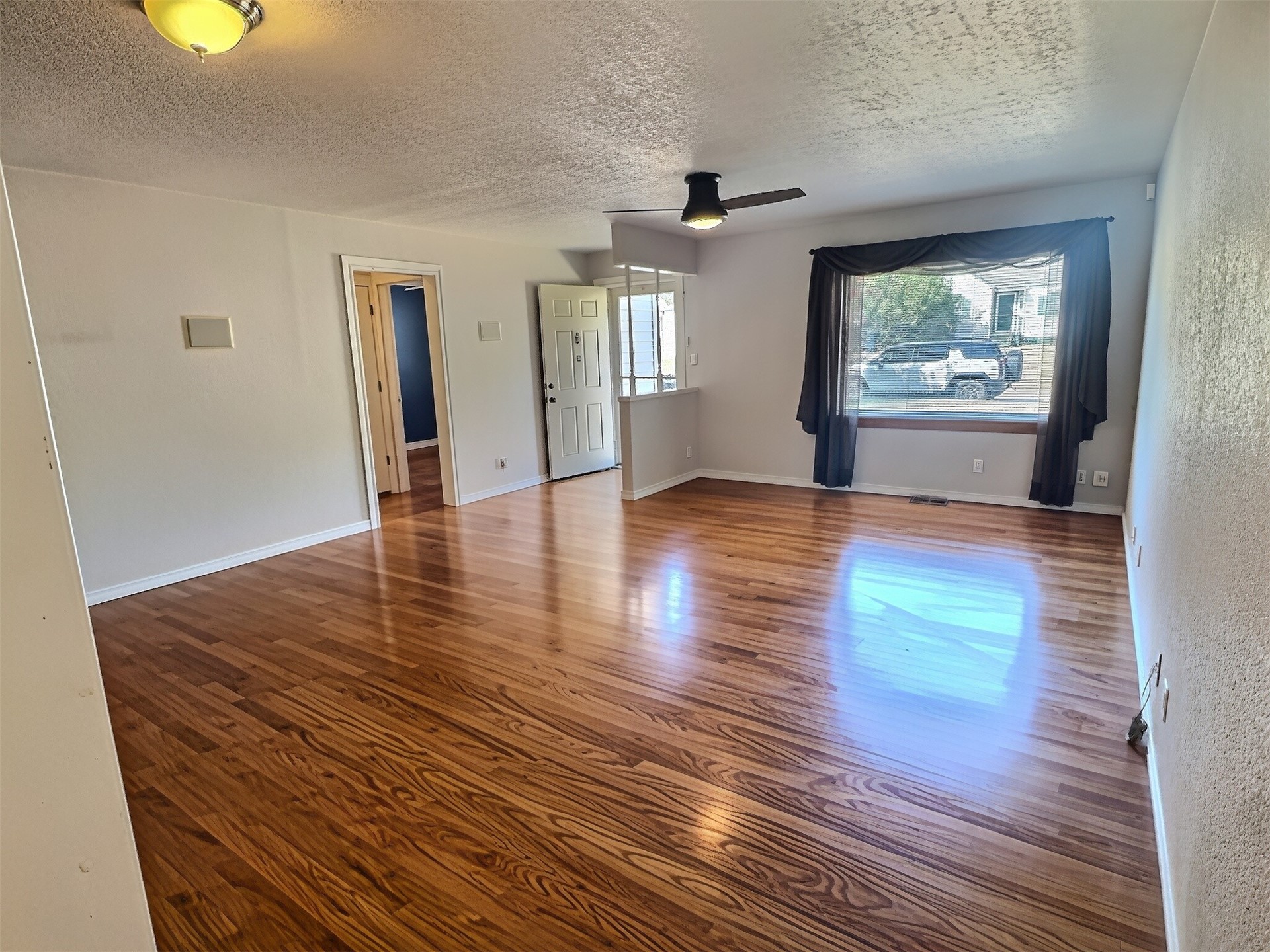 1017 N New Haven Avenue Property Photo 4