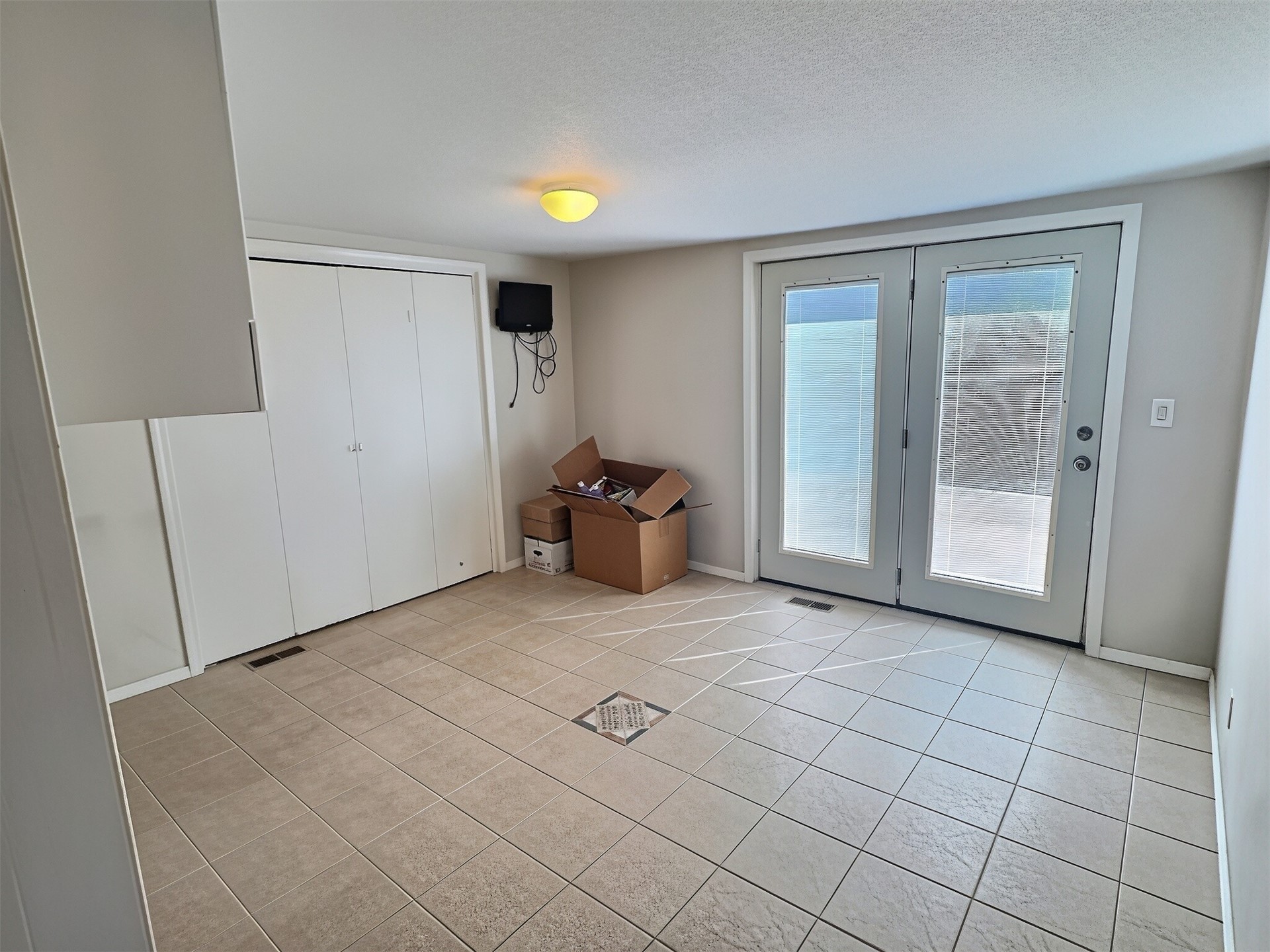 1017 N New Haven Avenue Property Photo 5