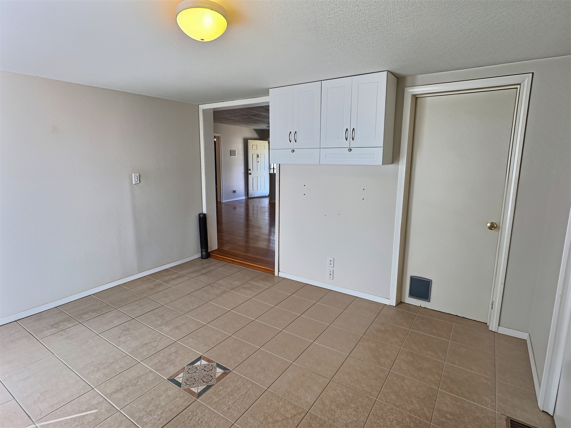 1017 N New Haven Avenue Property Photo 6