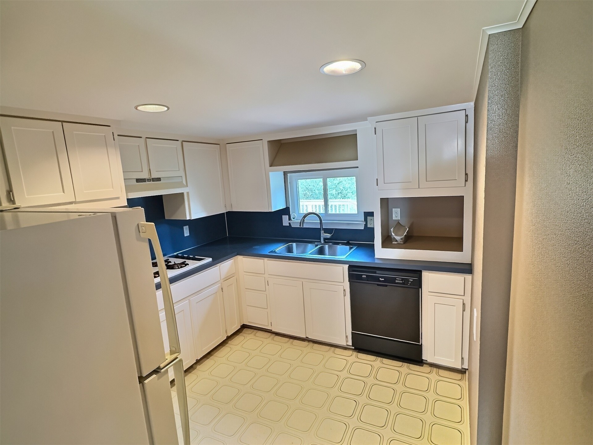 1017 N New Haven Avenue Property Photo 7
