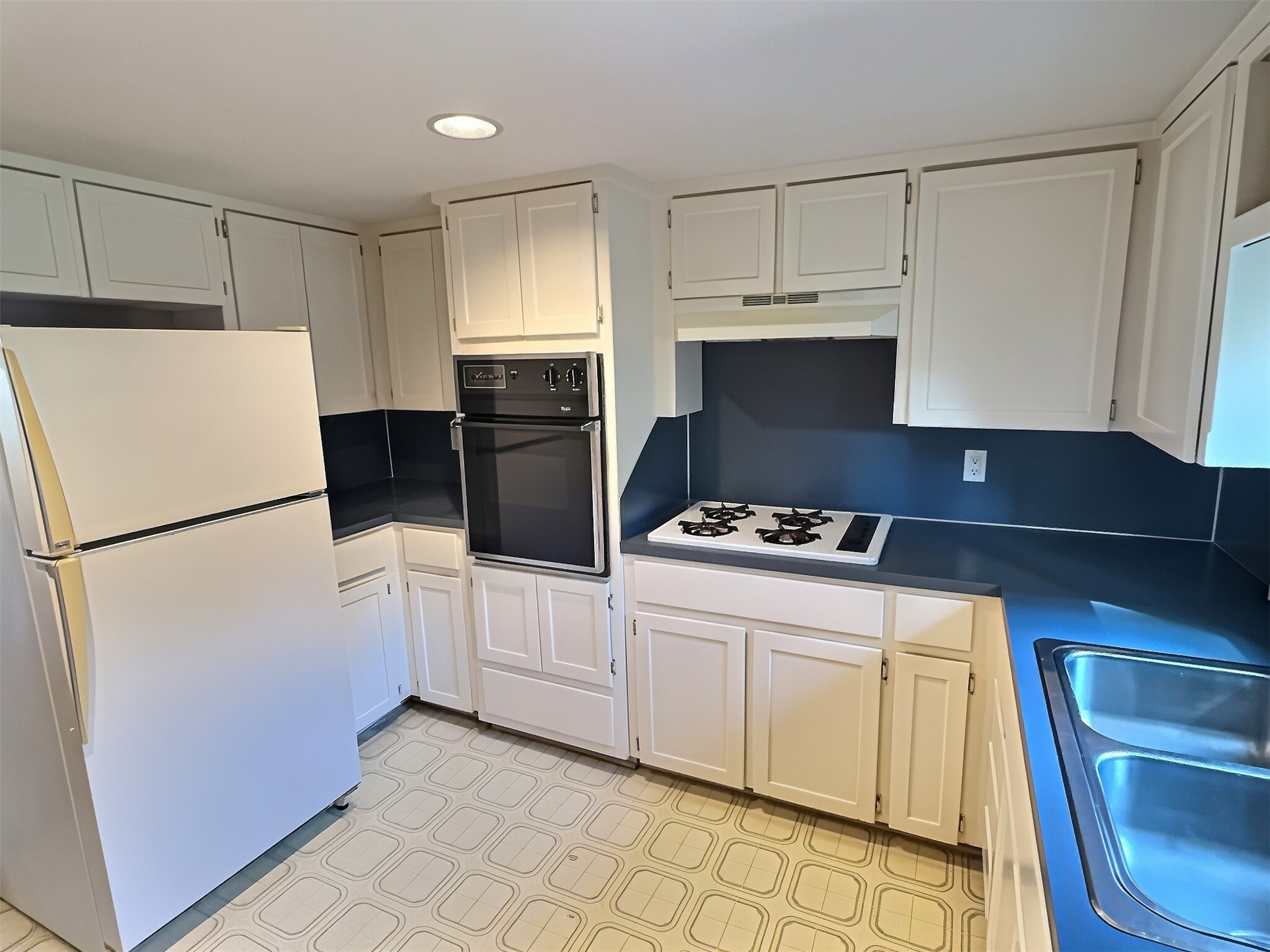 1017 N New Haven Avenue Property Photo 8
