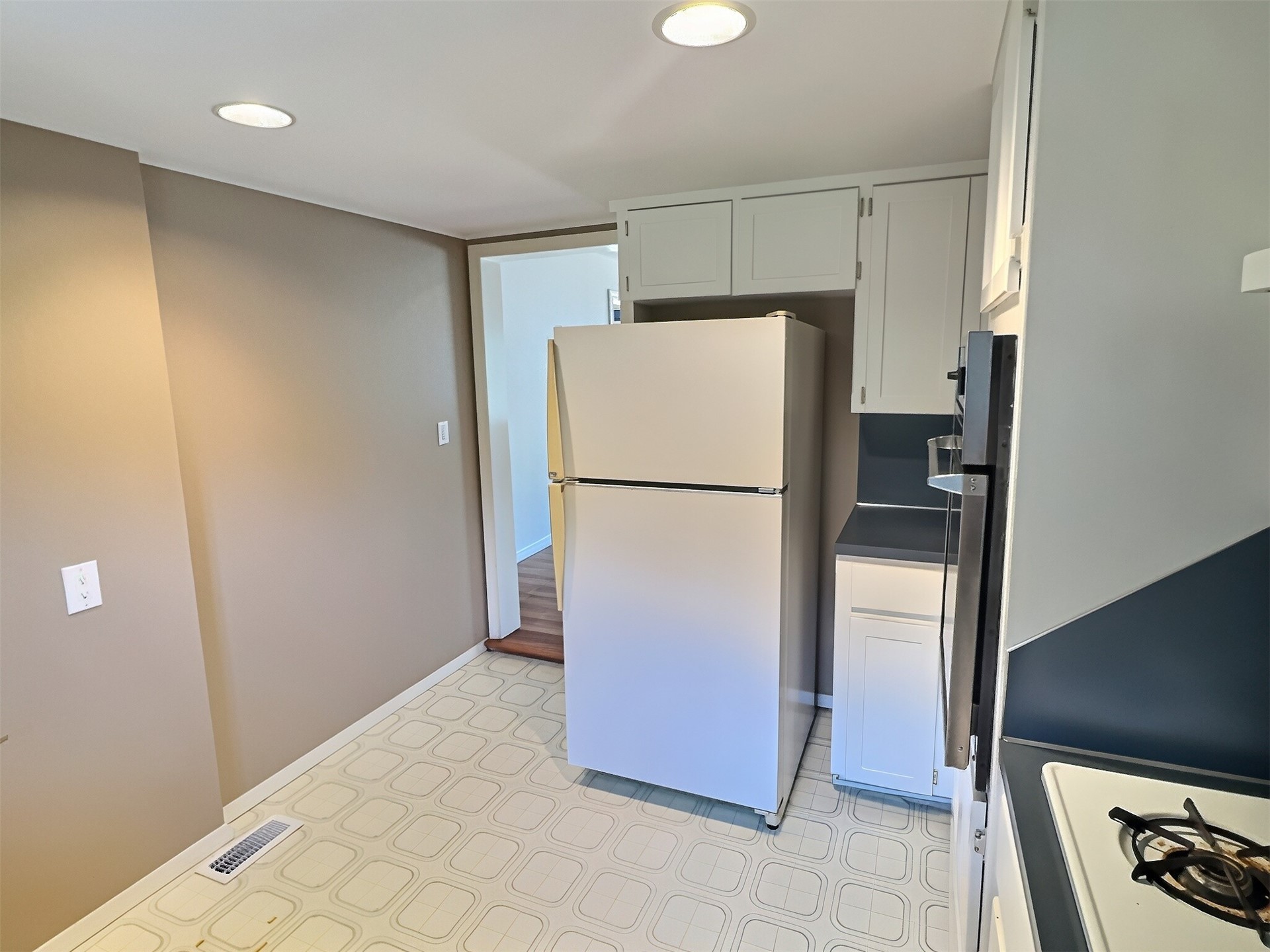 1017 N New Haven Avenue Property Photo 9