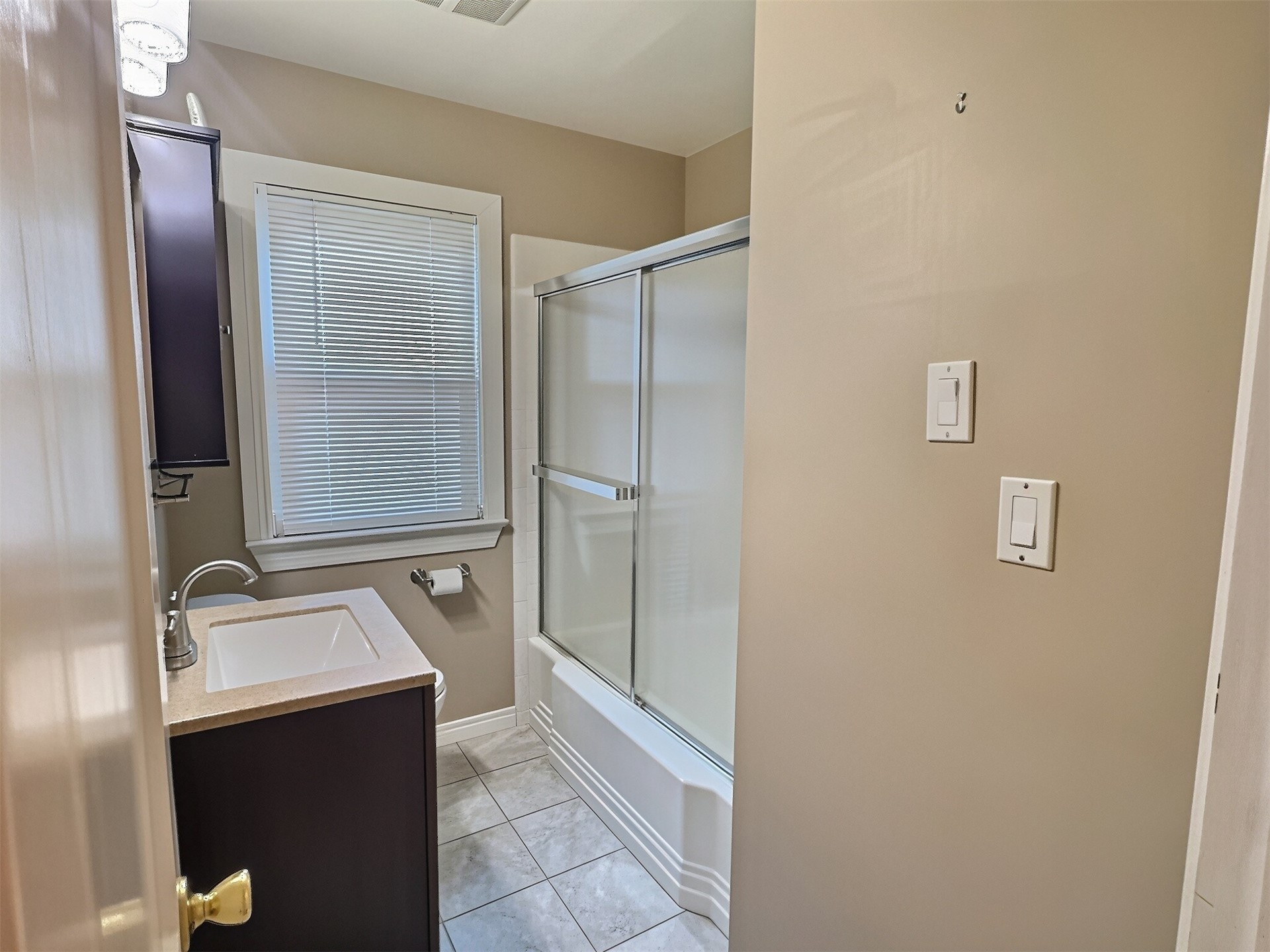 1017 N New Haven Avenue Property Photo 11