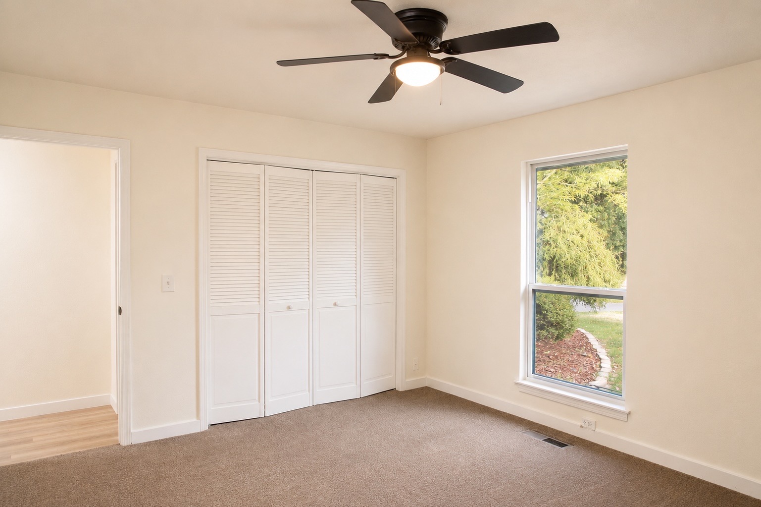 2532 W Broadway Street Property Photo 13