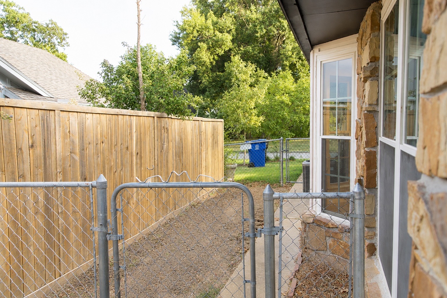 2532 W Broadway Street Property Photo 14