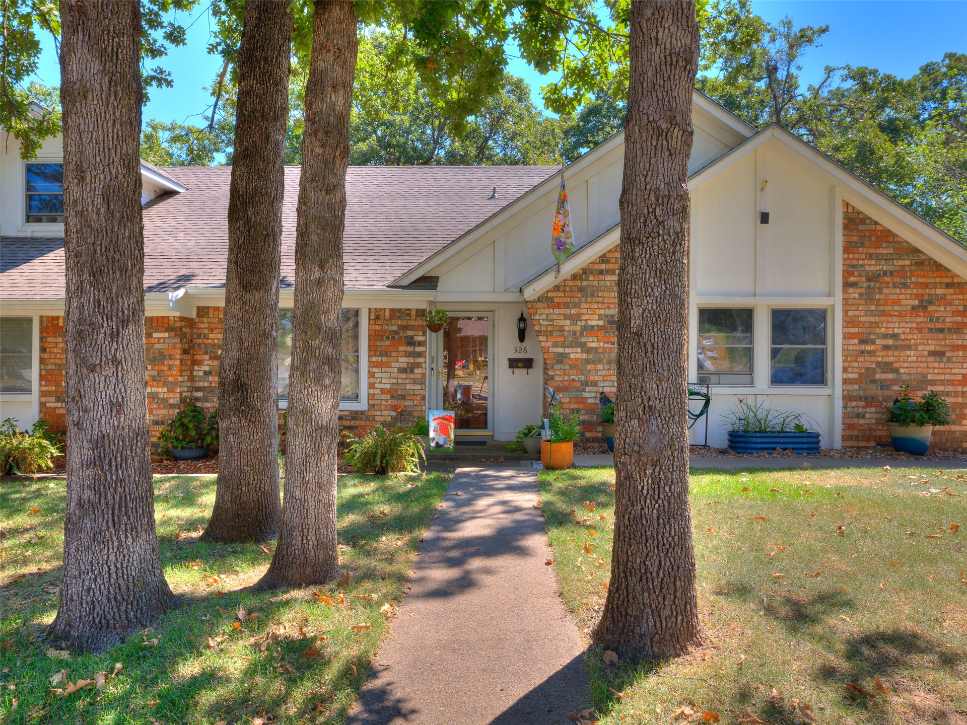 326 Spruce Court Property Photo 4