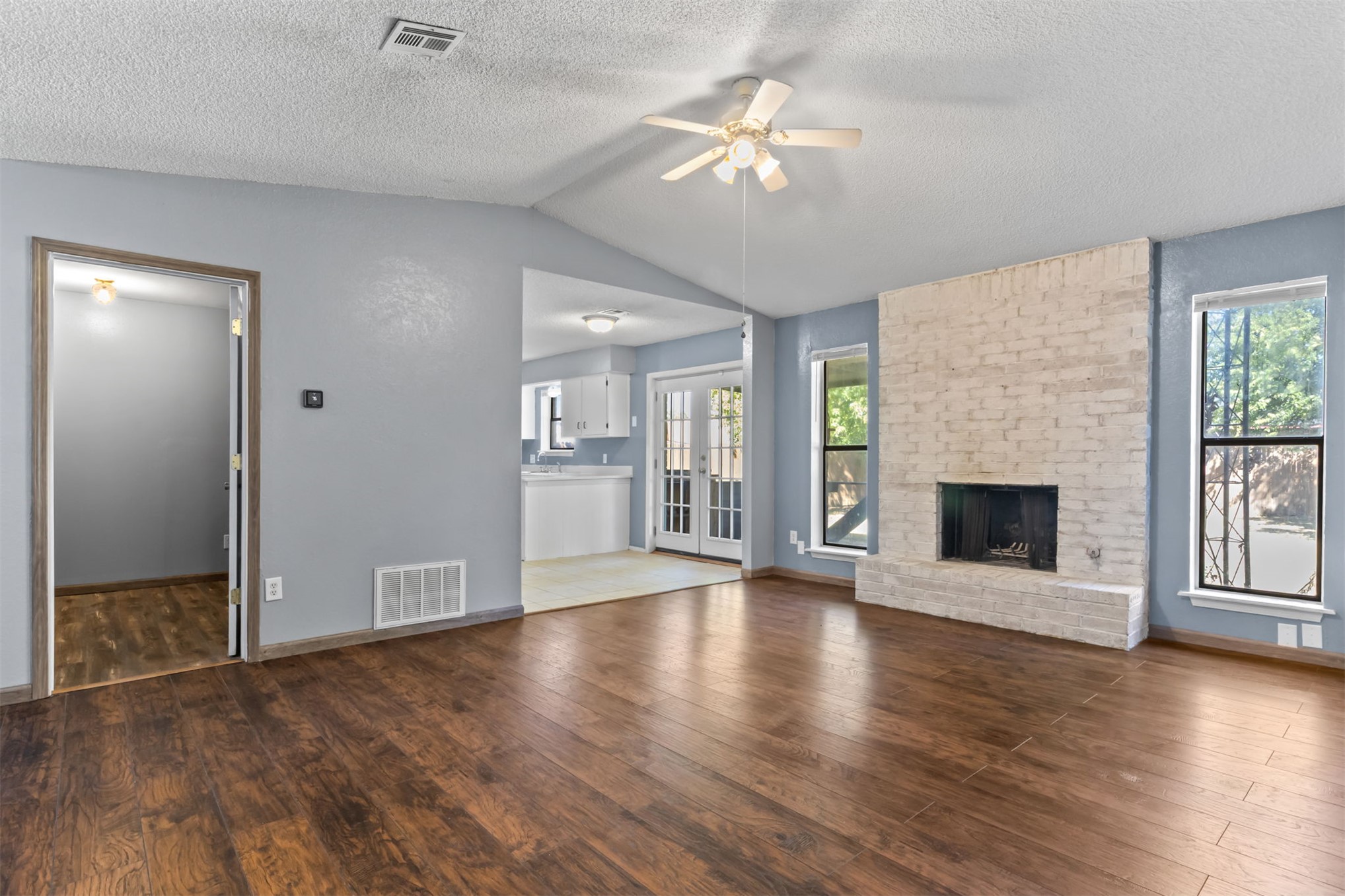 11805 E 80th Street N Property Photo 6