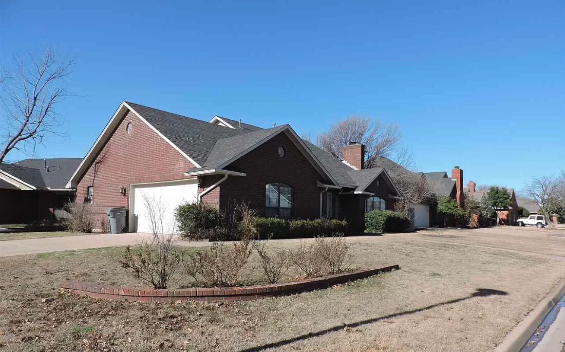 706 Nw Micklegate Boulevard Property Photo 2