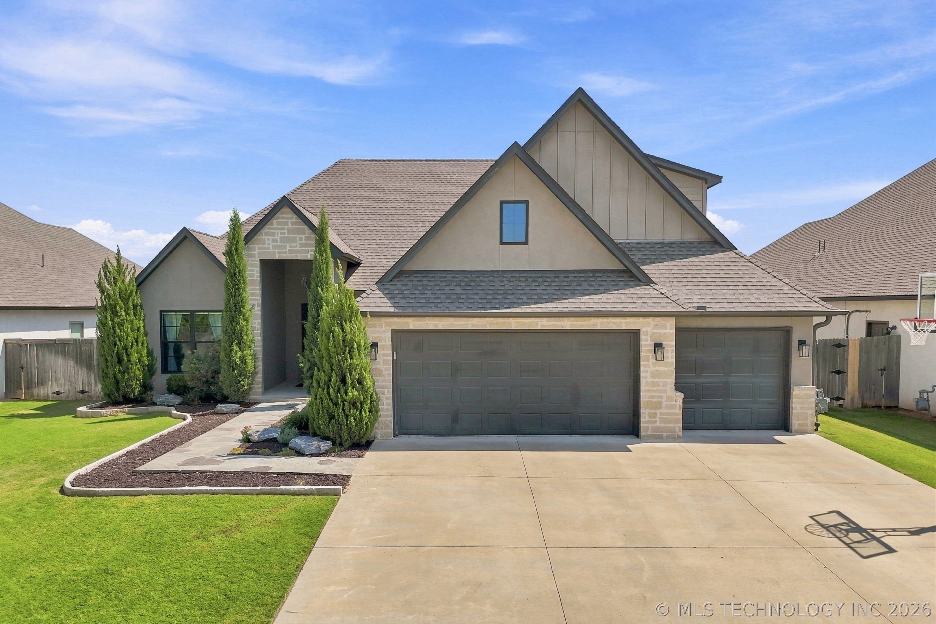 12647 S 73rd Place E Property Photo 1