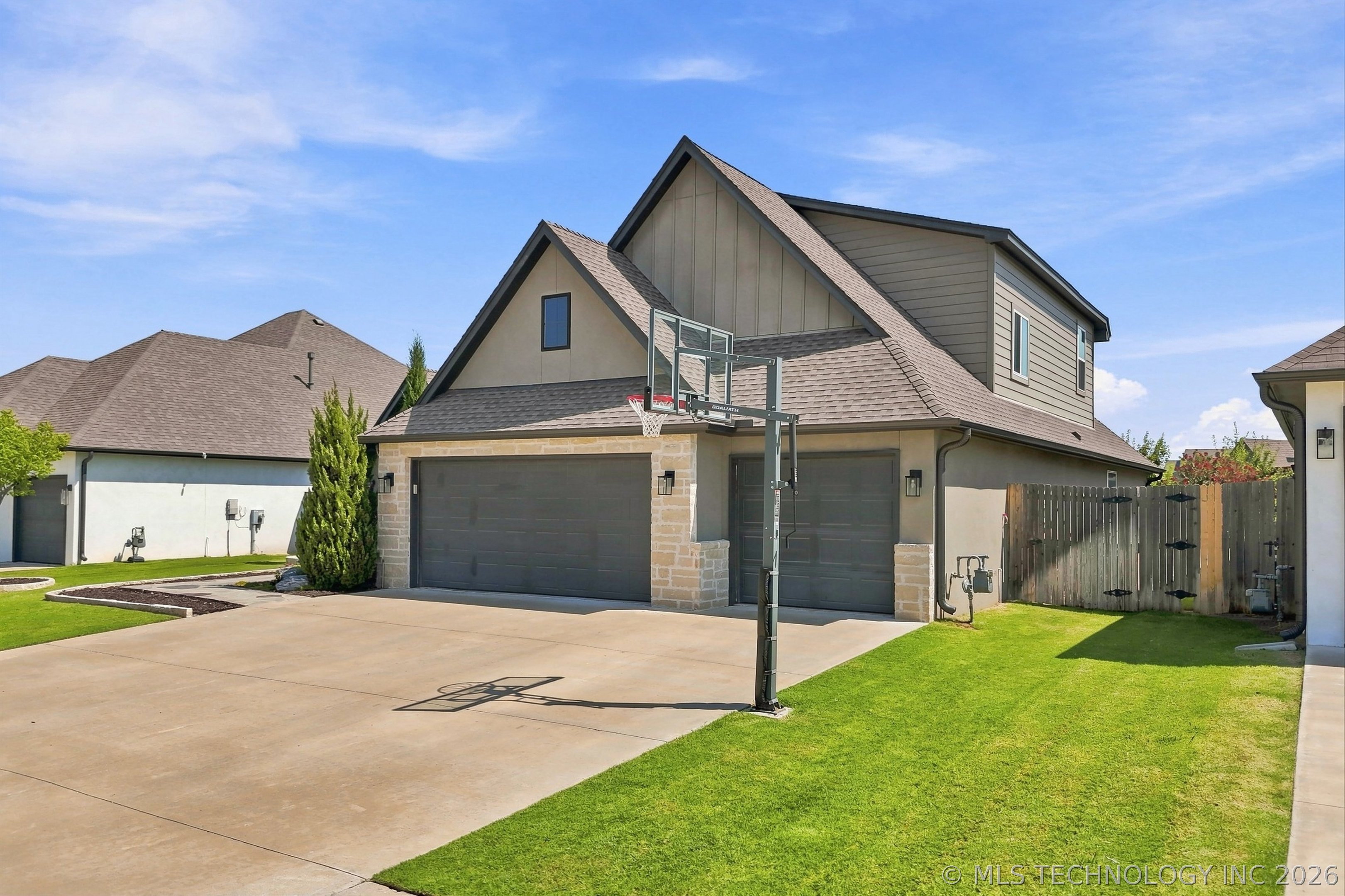 12647 S 73rd Place E Property Photo 2