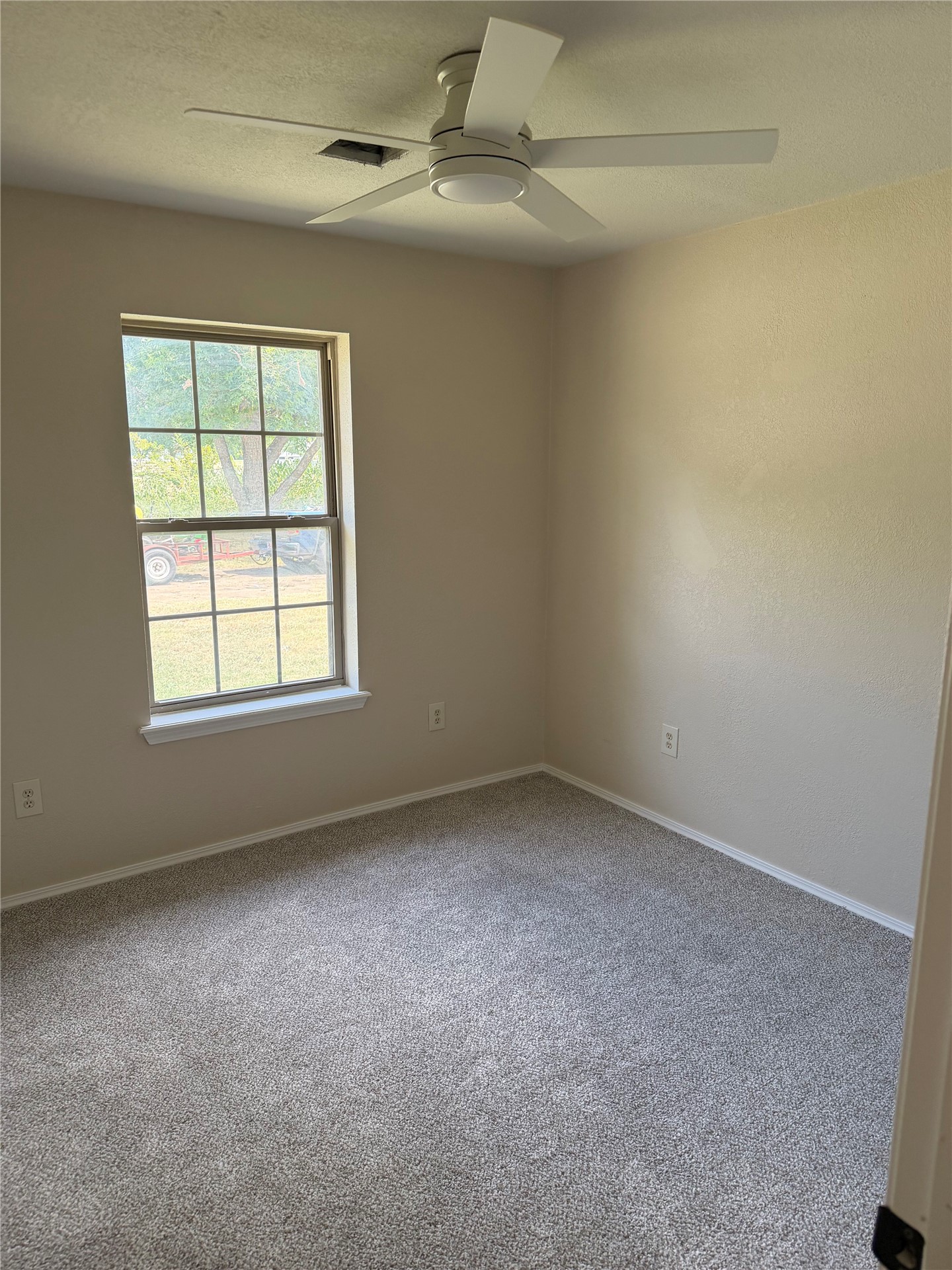 2001 5th Property Photo 2