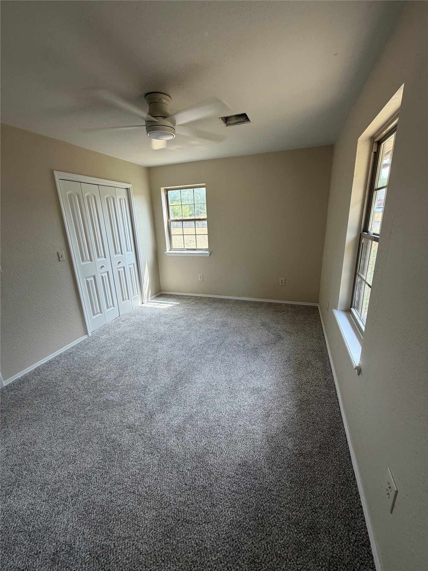 2001 5th Property Photo 5